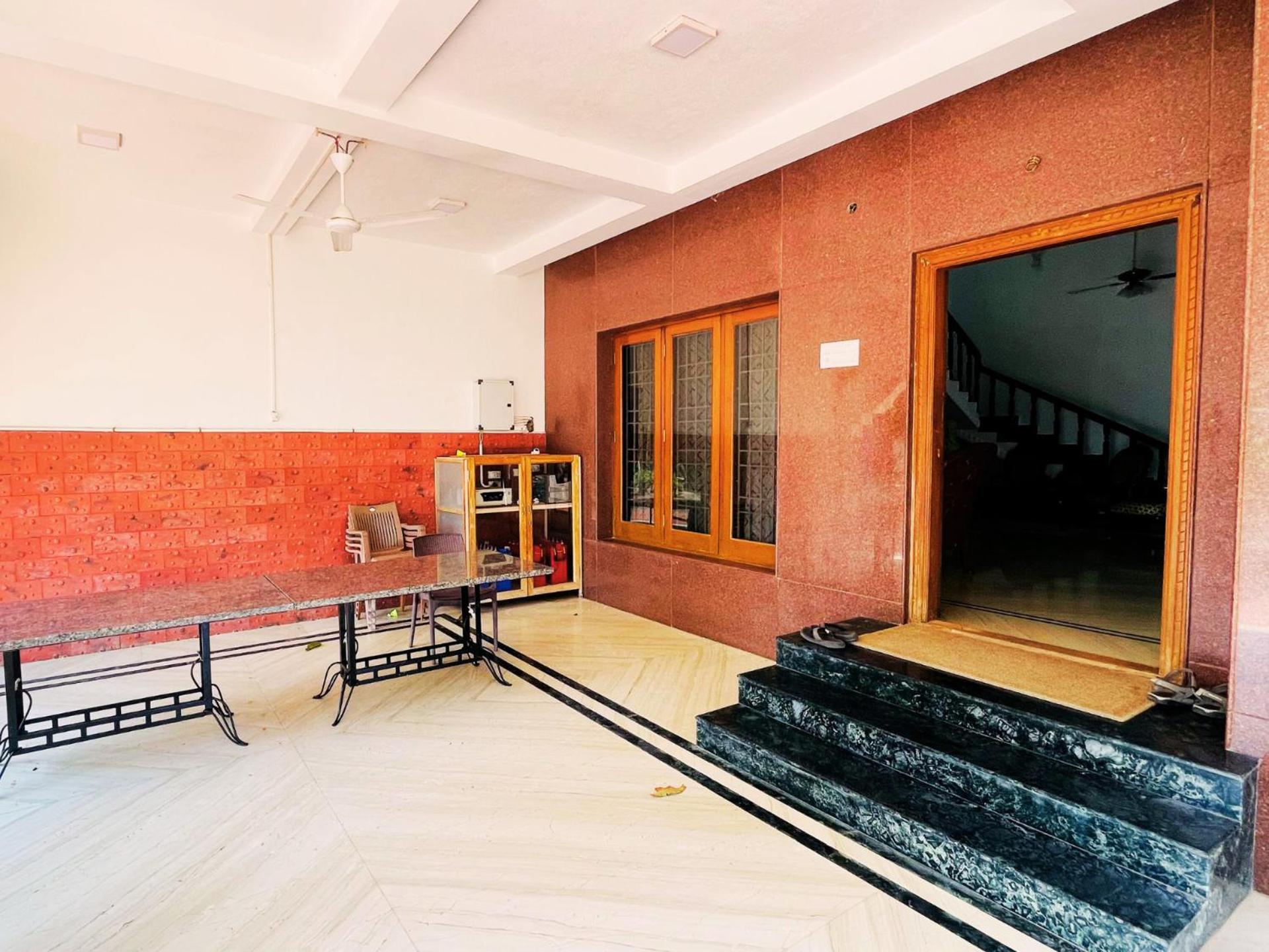 HiveStay Kuvathur