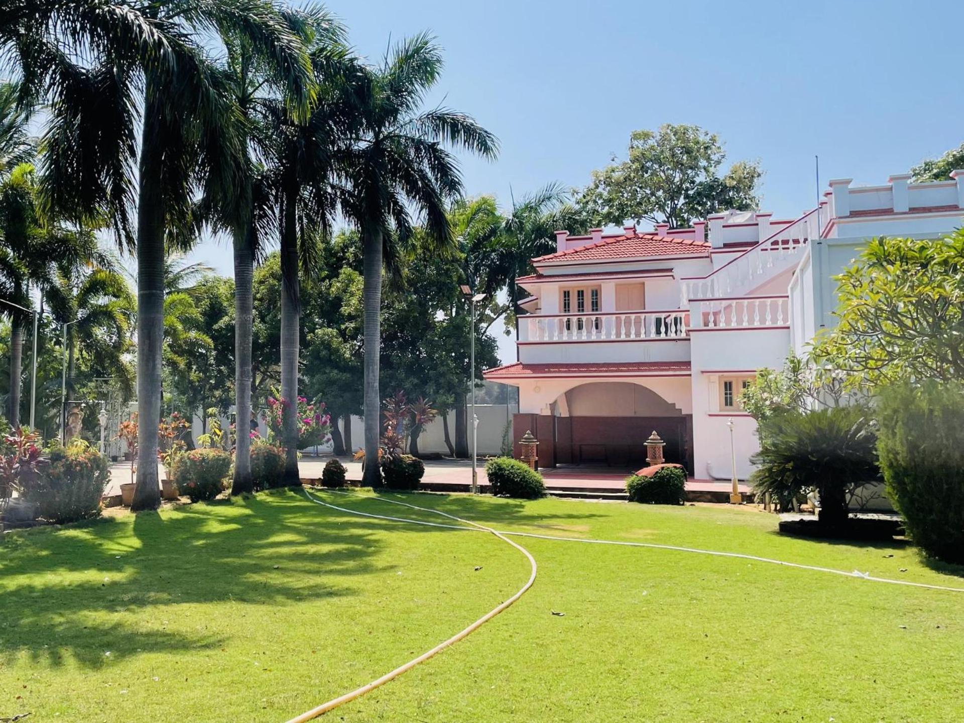 HiveStay Kuvathur