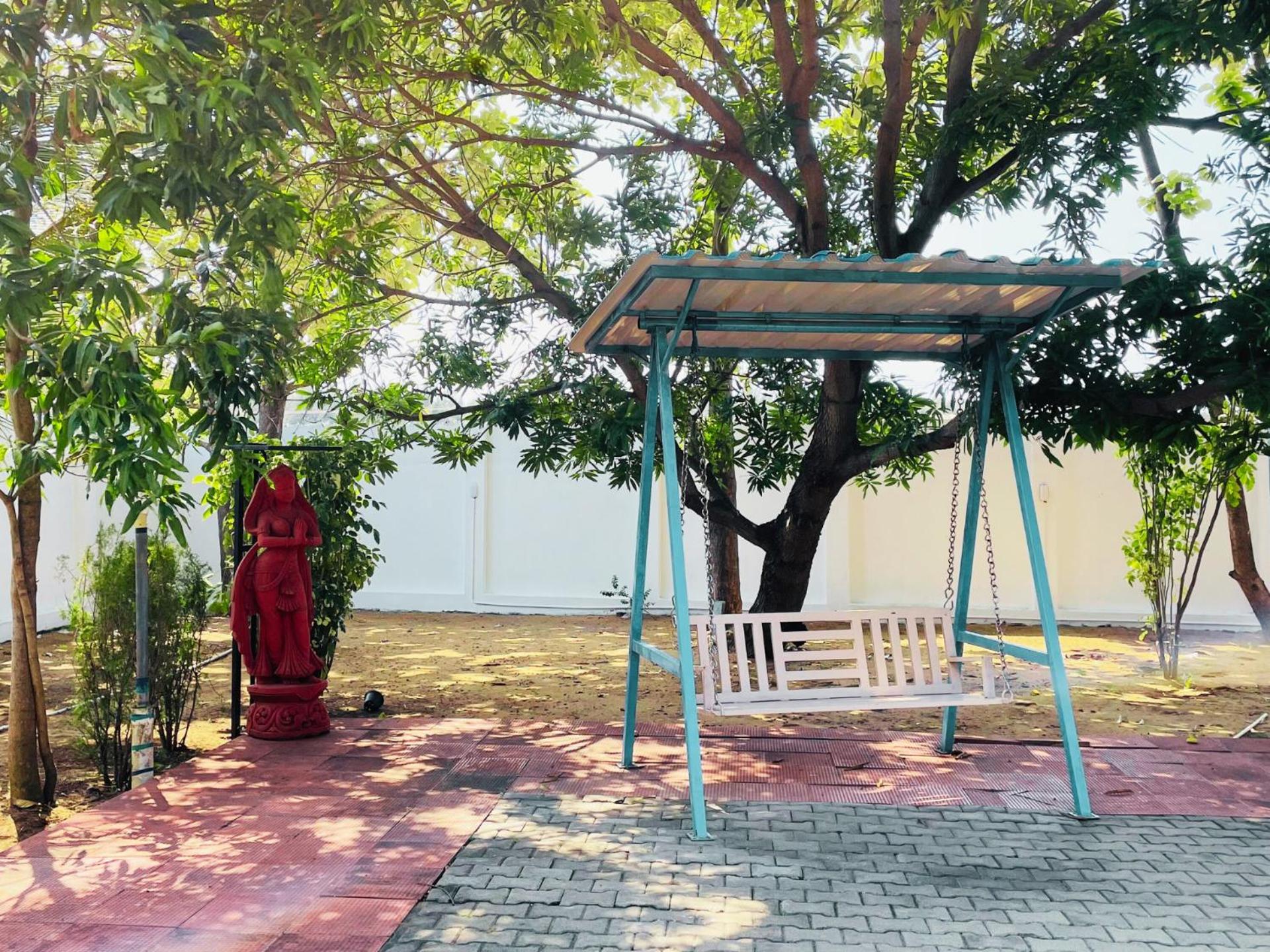 HiveStay Kuvathur
