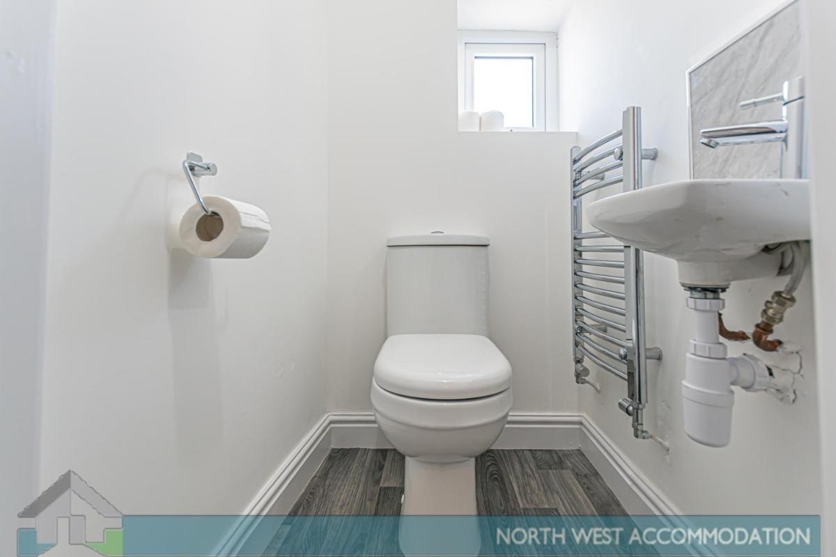 Wellfield Serviced Accommodation (Warrington) view 4