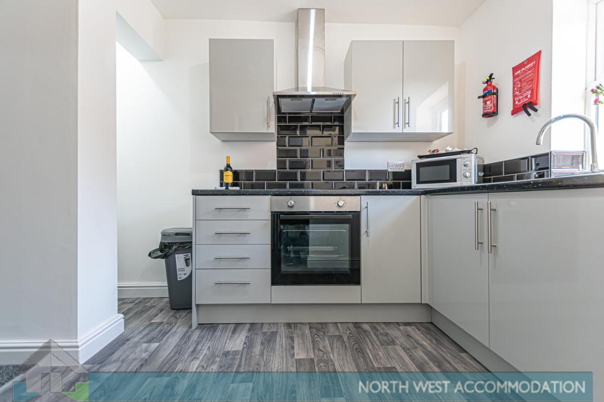 Wellfield Serviced Accommodation (Warrington) view 2