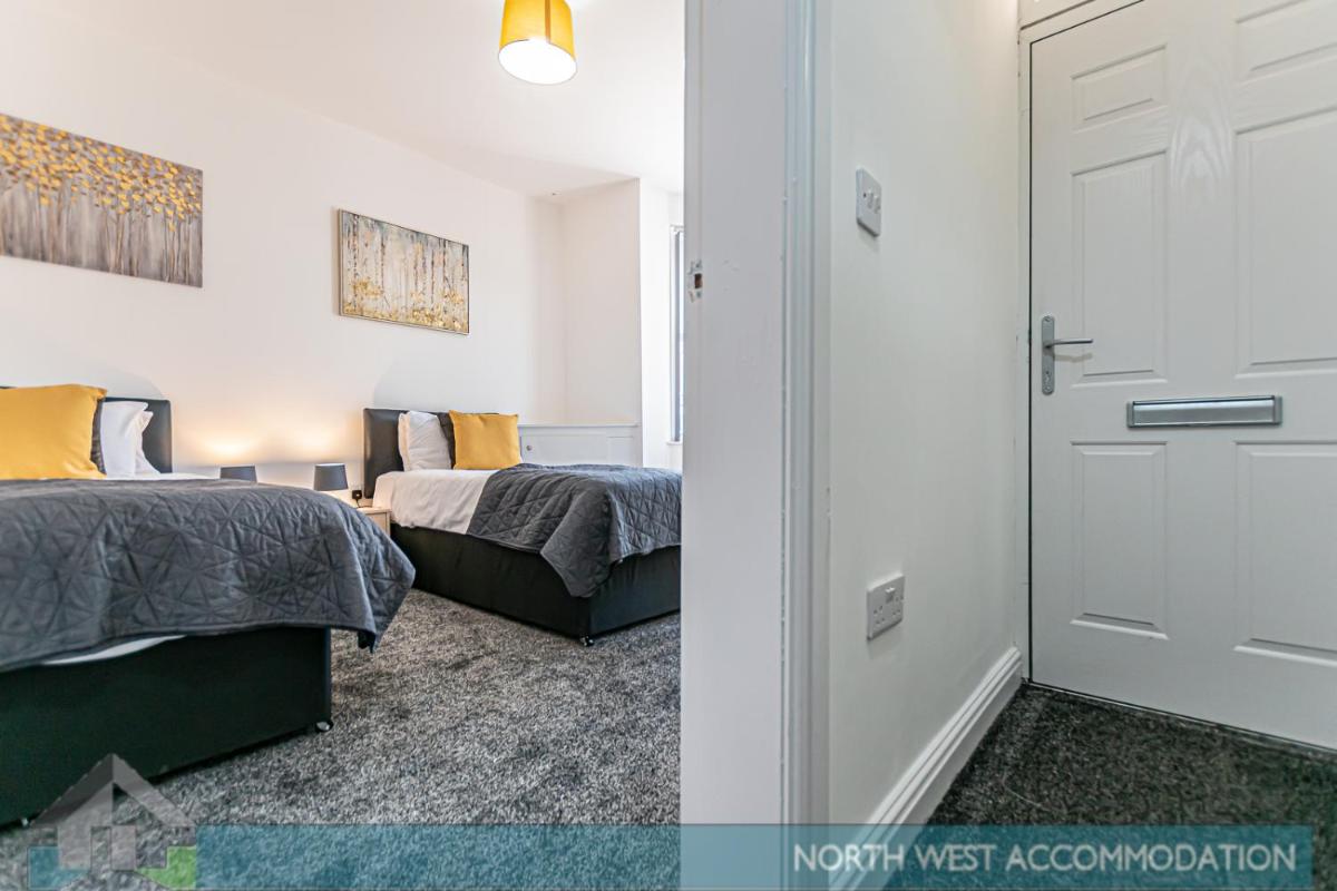 Wellfield Serviced Accommodation (Warrington) view 3