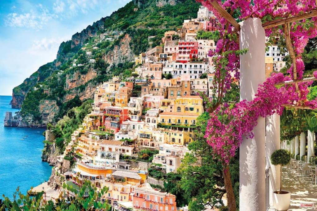 Lovely 11 guests flat, Via Tribunali, City Center!