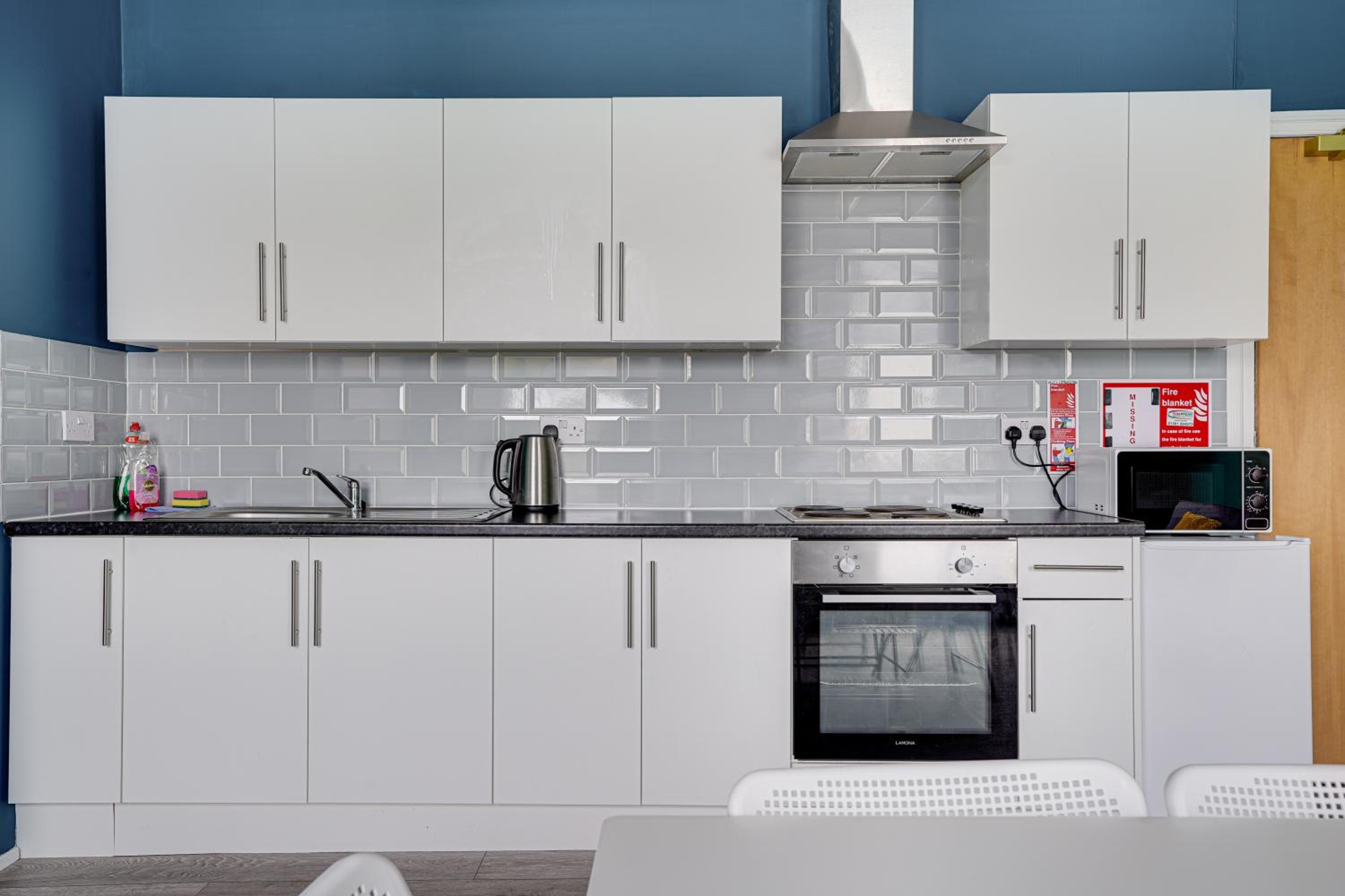 One-Bedroom Apartment: Sleeps 4 Comfortably view 2