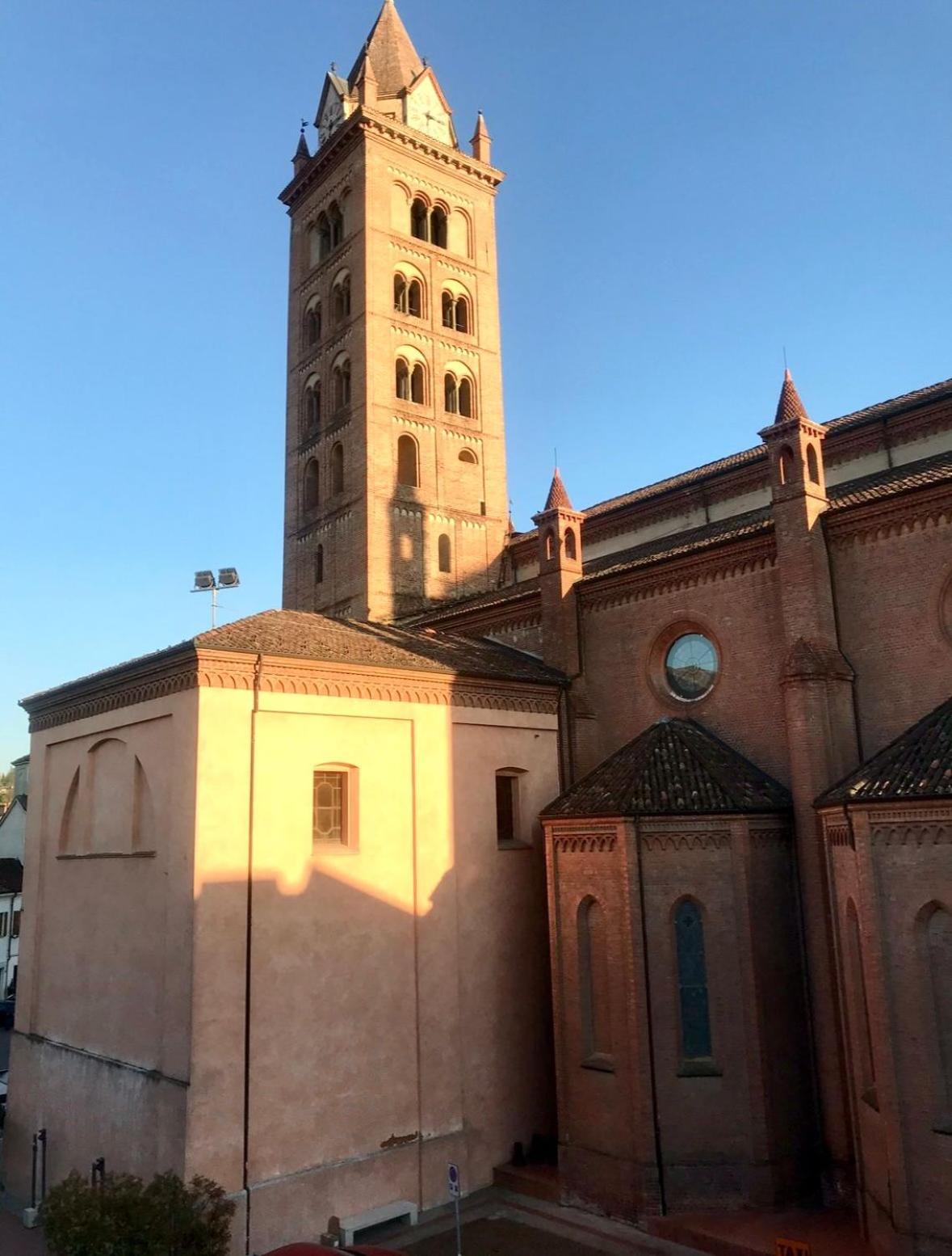 Historical Duomo Apartment Alba