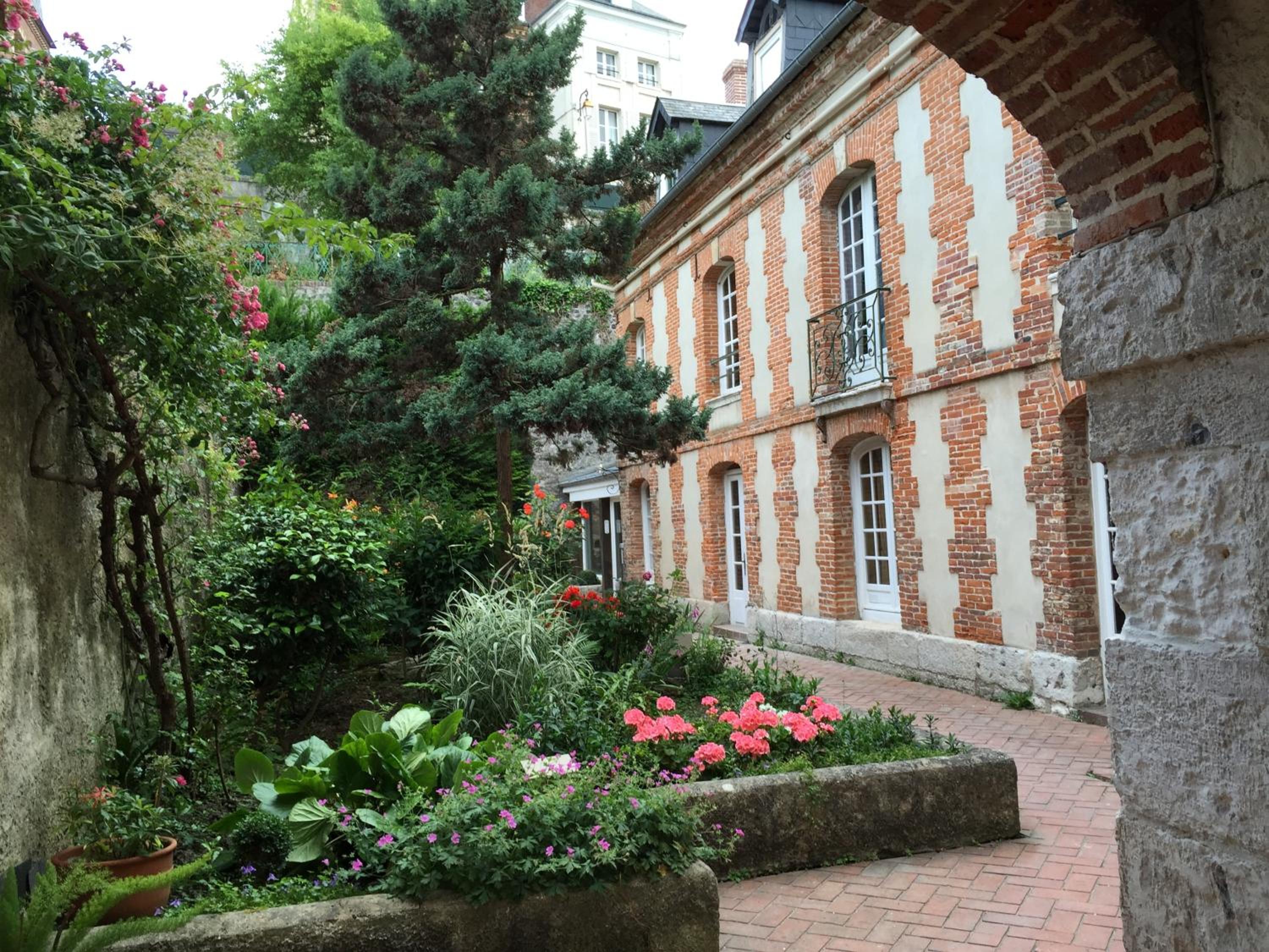 Photo 6