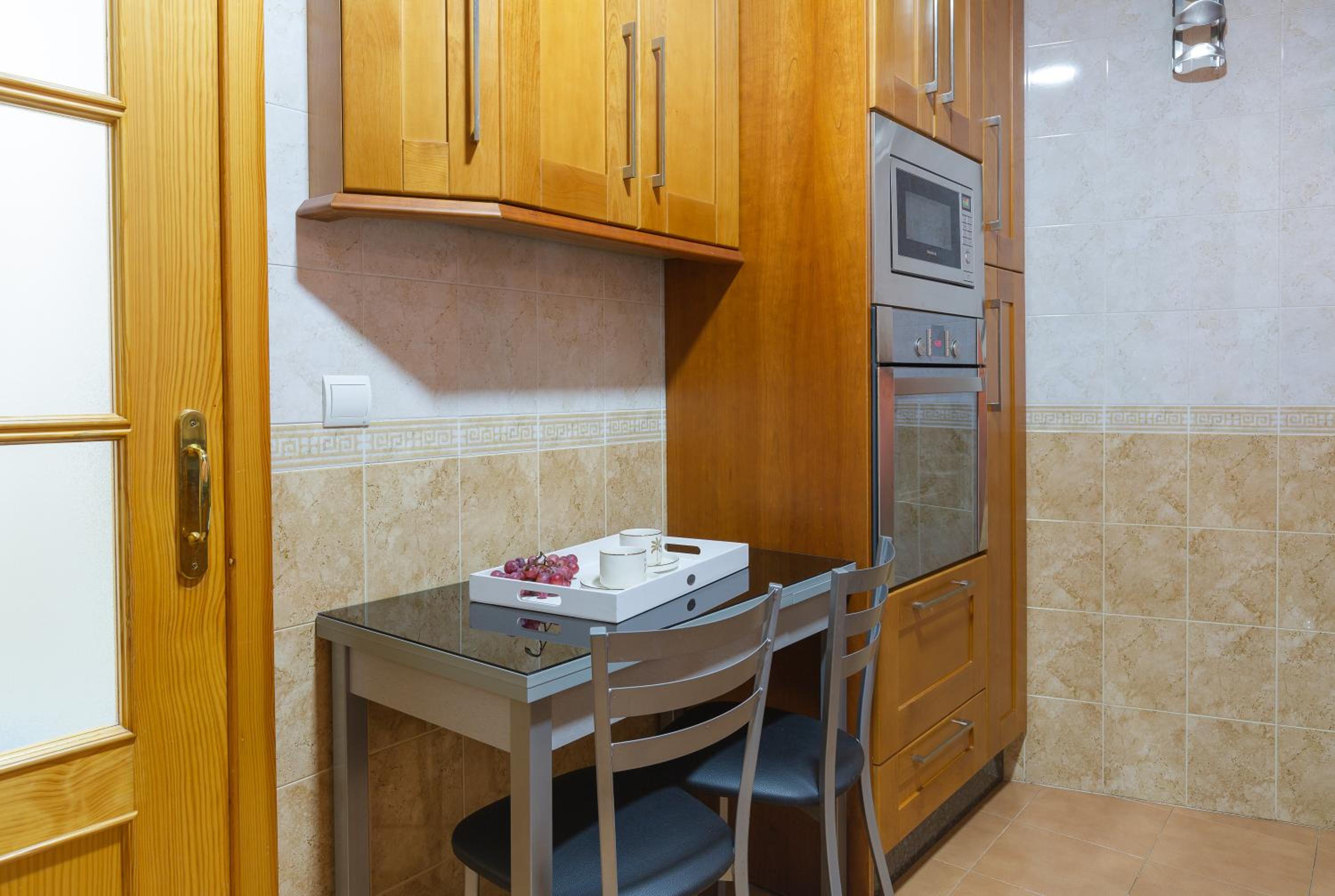 Balcón de Picasso: Bright apartment with incredible views