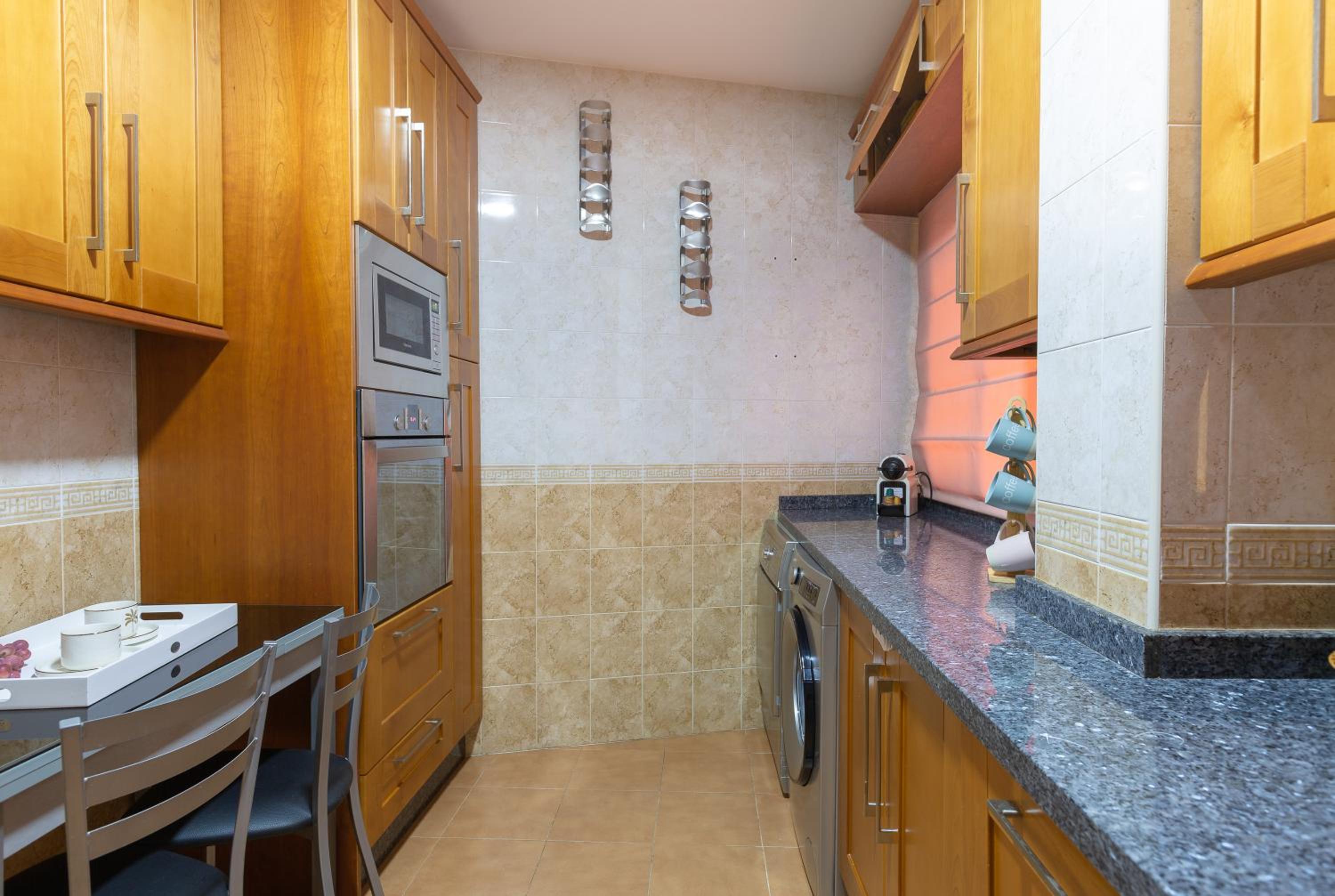 Balcón de Picasso: Bright apartment with incredible views