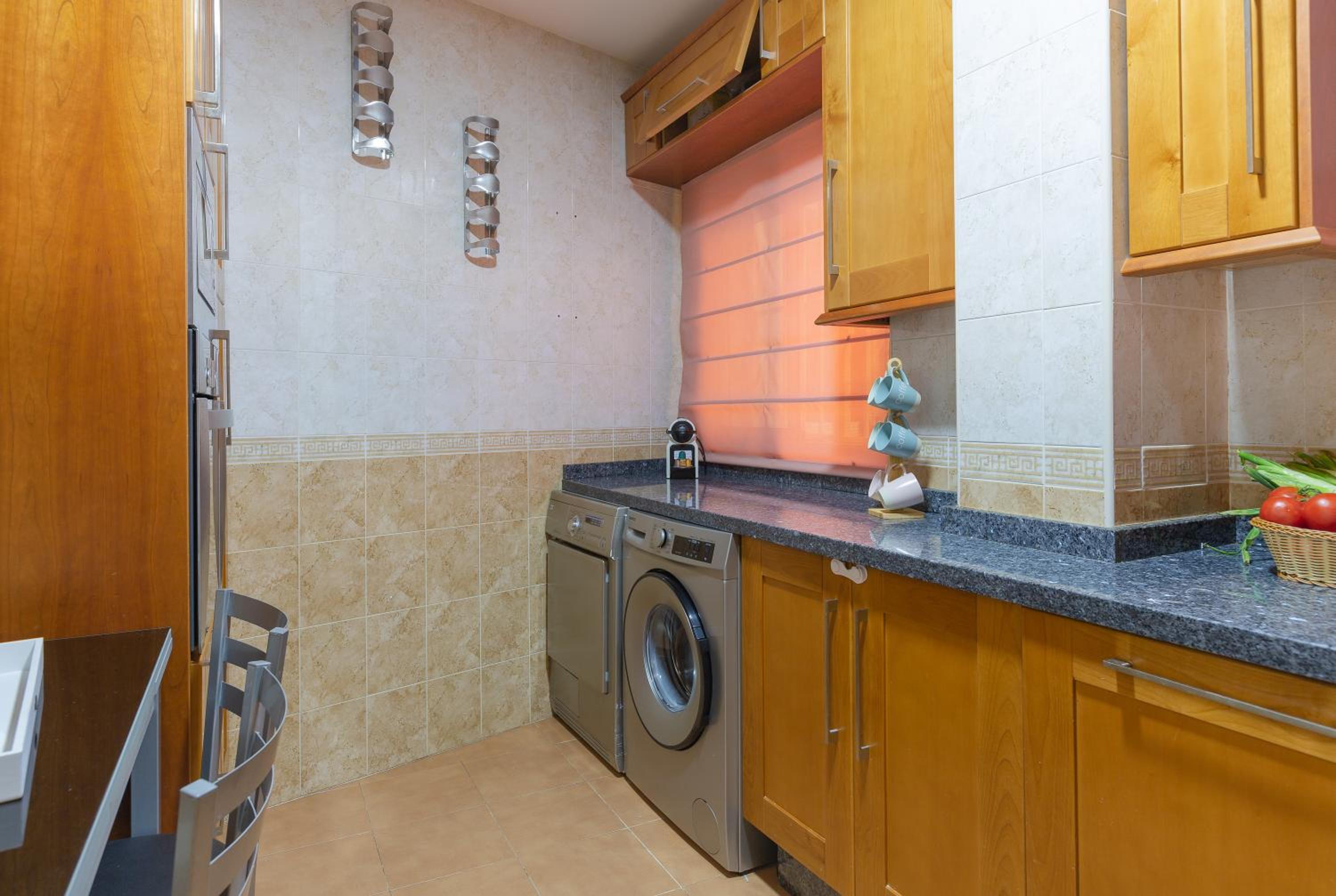 Balcón de Picasso: Bright apartment with incredible views