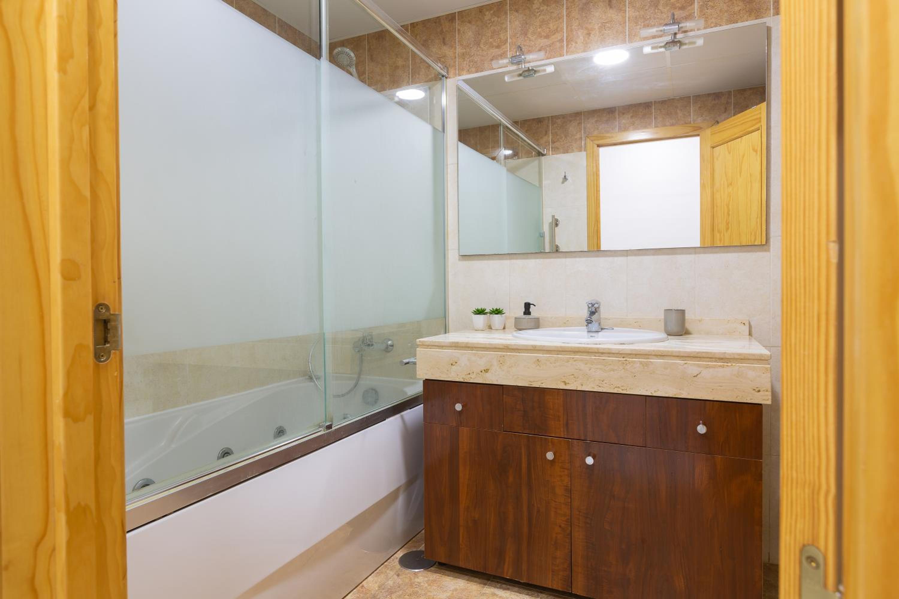 Balcón de Picasso: Bright apartment with incredible views