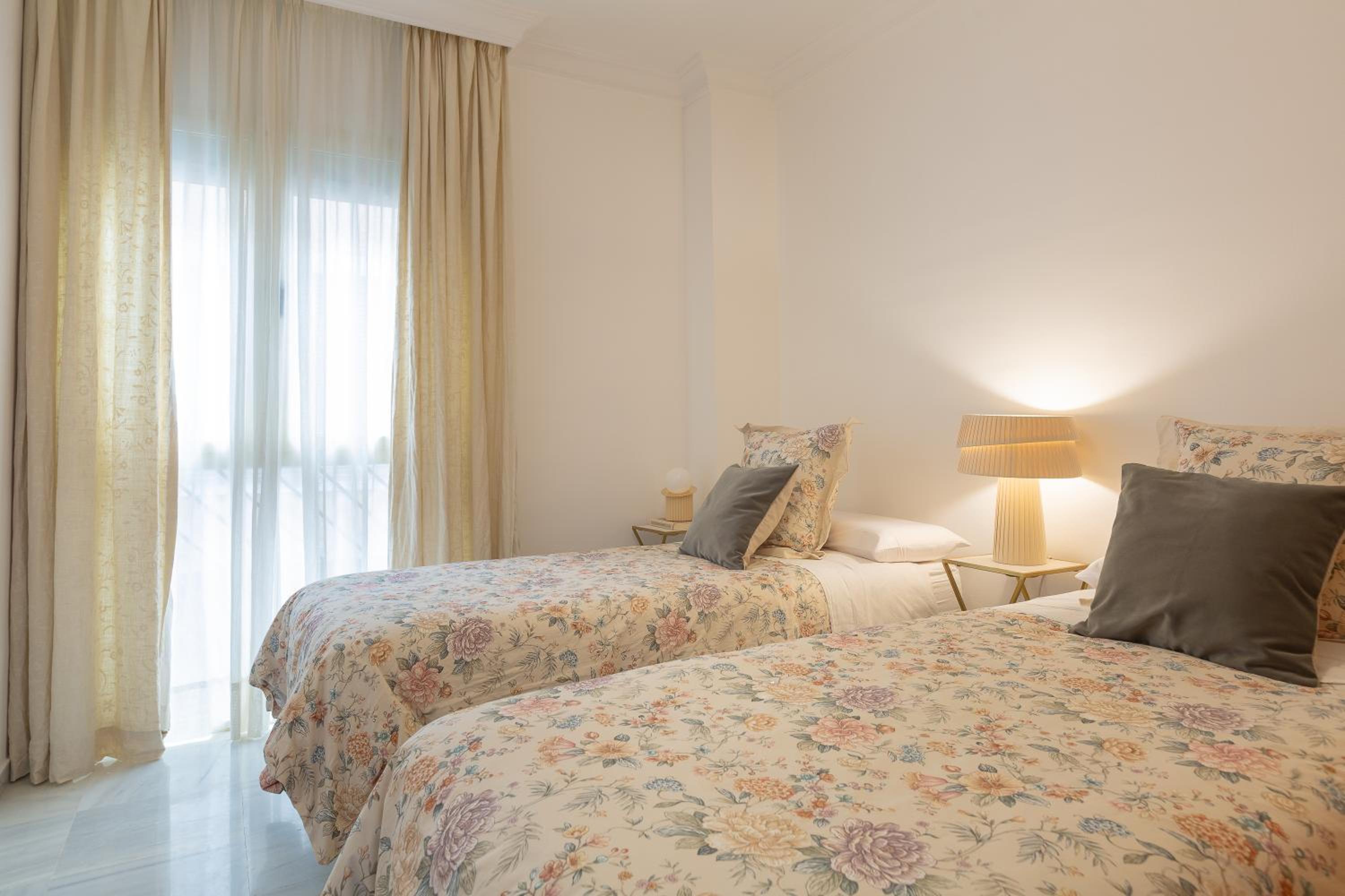 Balcón de Picasso: Bright apartment with incredible views