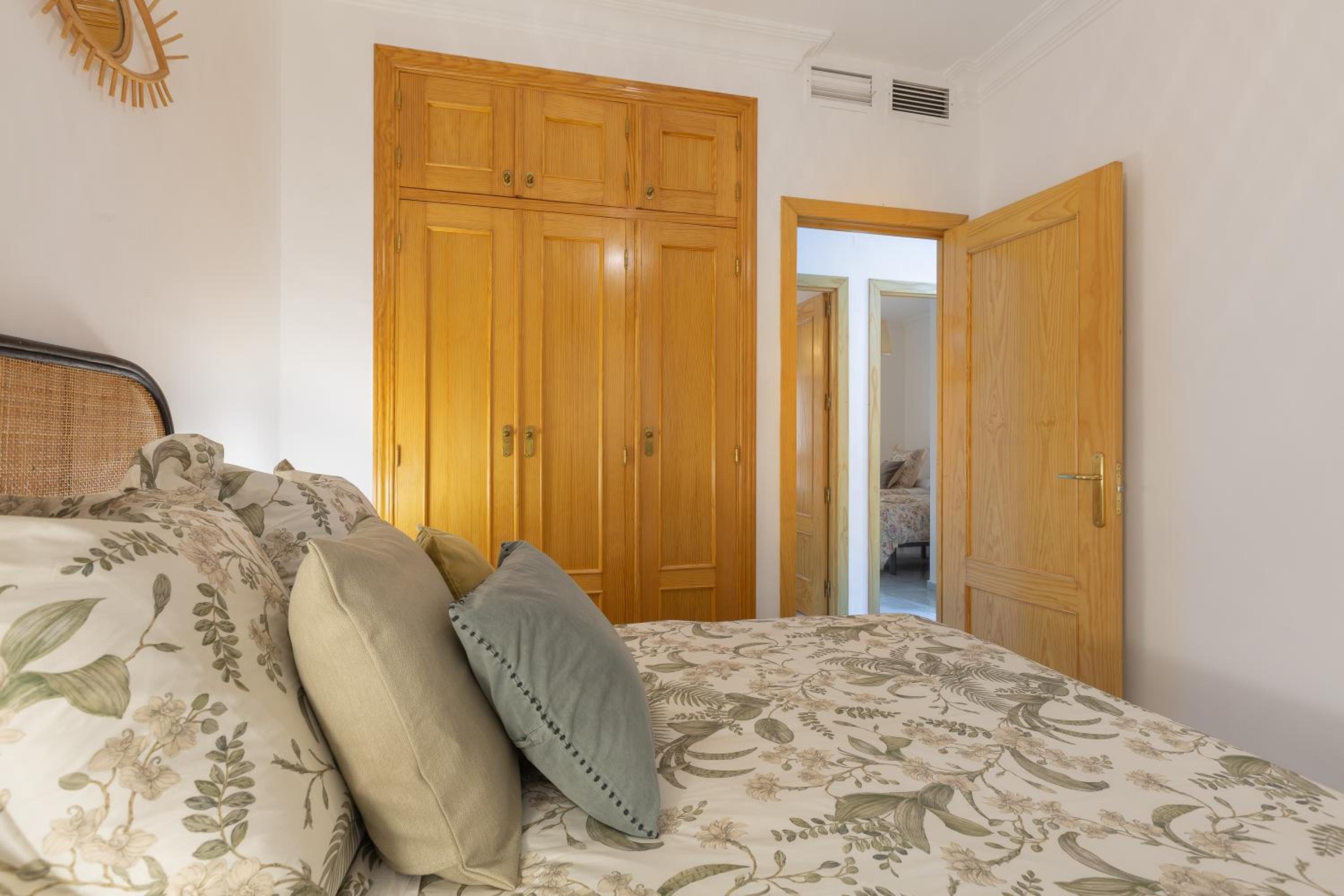 Balcón de Picasso: Bright apartment with incredible views