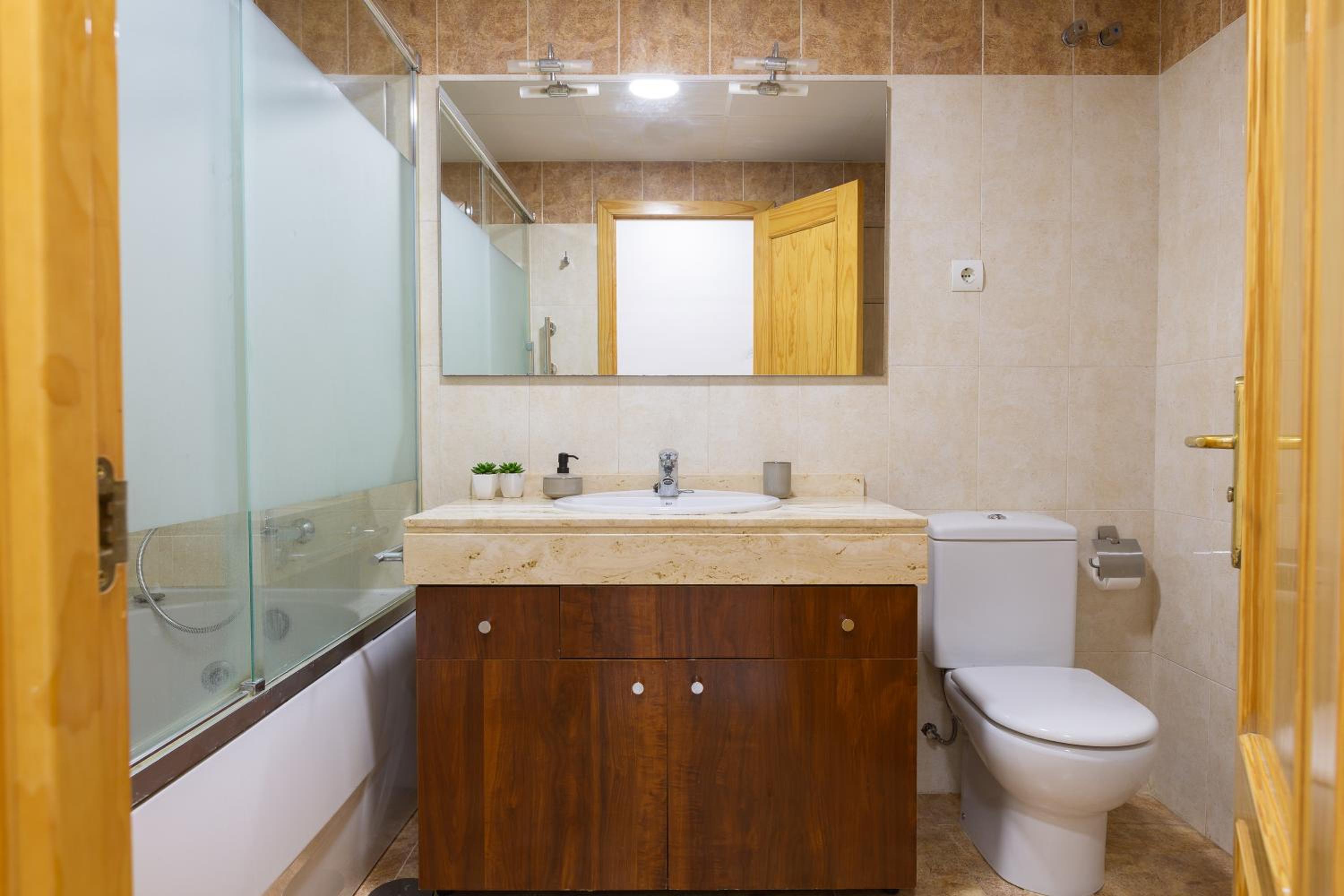 Balcón de Picasso: Bright apartment with incredible views