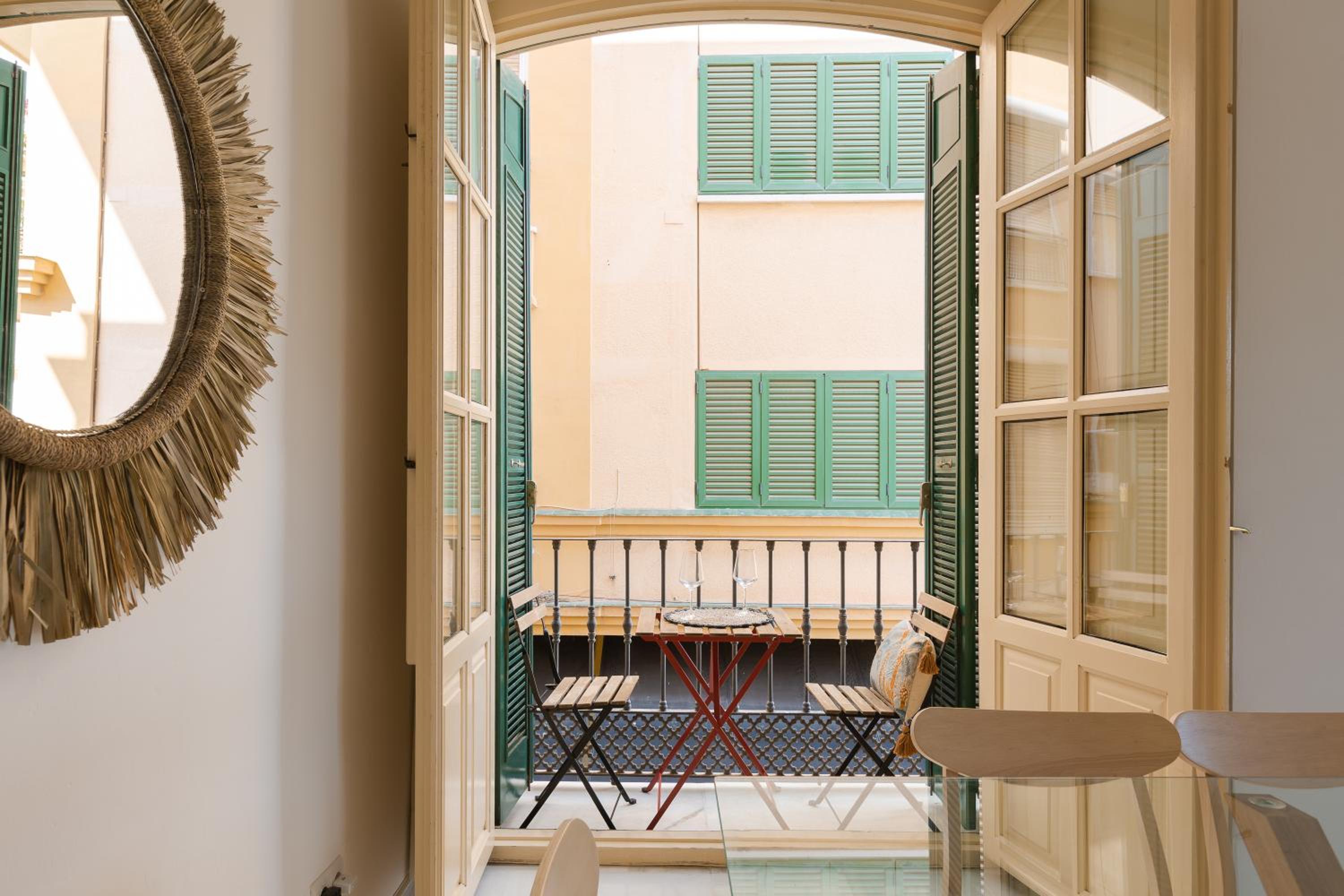 Balcón de Picasso: Bright apartment with incredible views