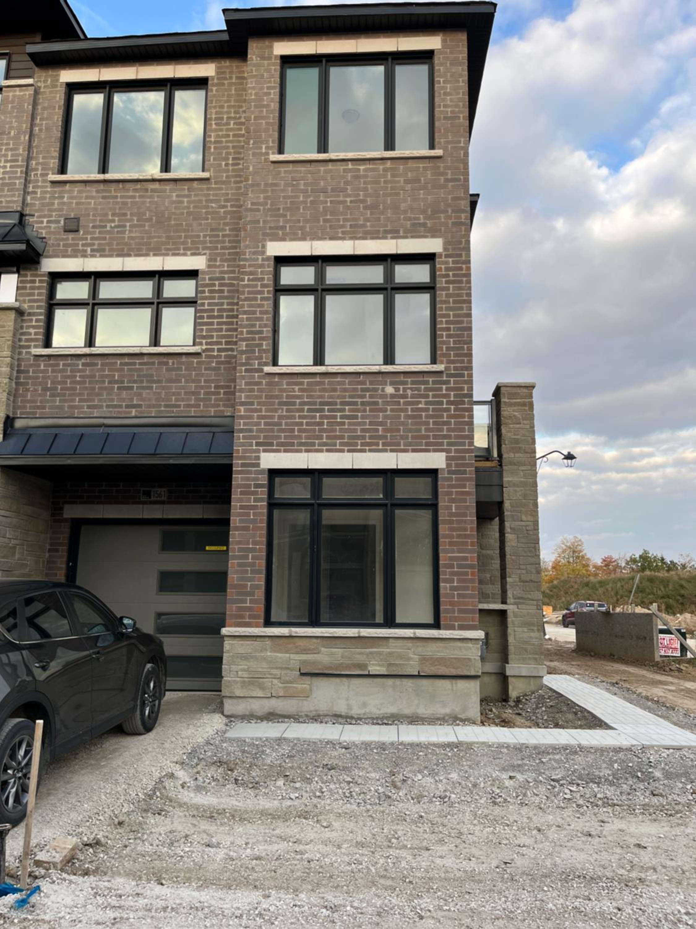 Luxury Townhouse In Milton