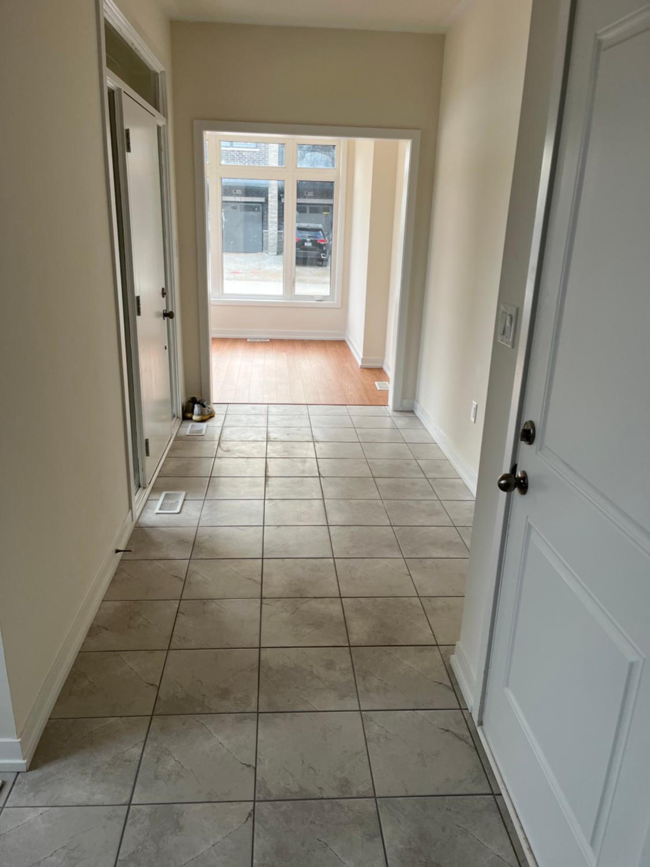 Luxury Townhouse In Milton