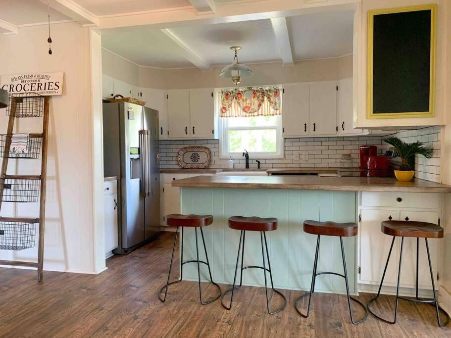 Beautiful Historic Farmhouse Perfect for Fugitive Beach Military and MS&T view 5