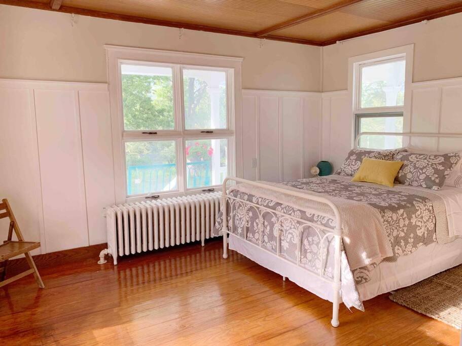 Beautiful Historic Farmhouse Perfect for Fugitive Beach Military and MS&T view 2