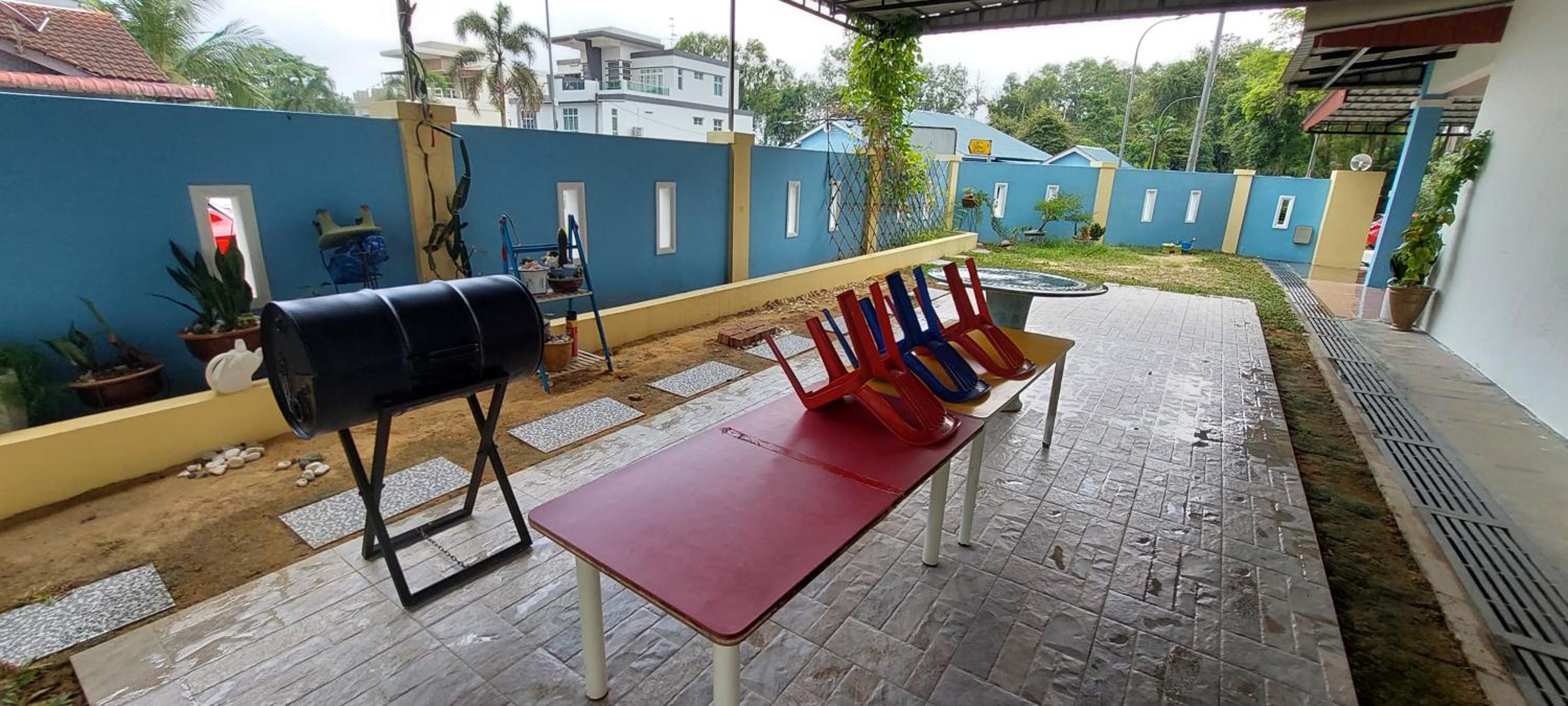Johor Bahru 6 Bedrooms Corner House: Big & Comfort