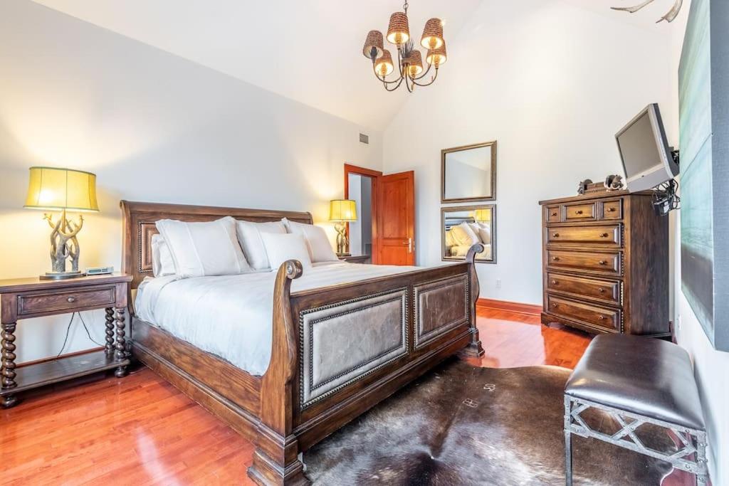 Ski In/Ski Out Luxury Tremblant Chalet