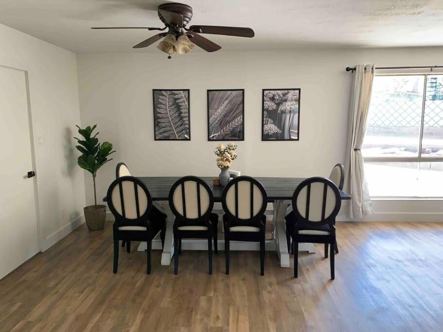 Page Vacations - Emerald Lake House Boat Parking with a View - Property Image 3