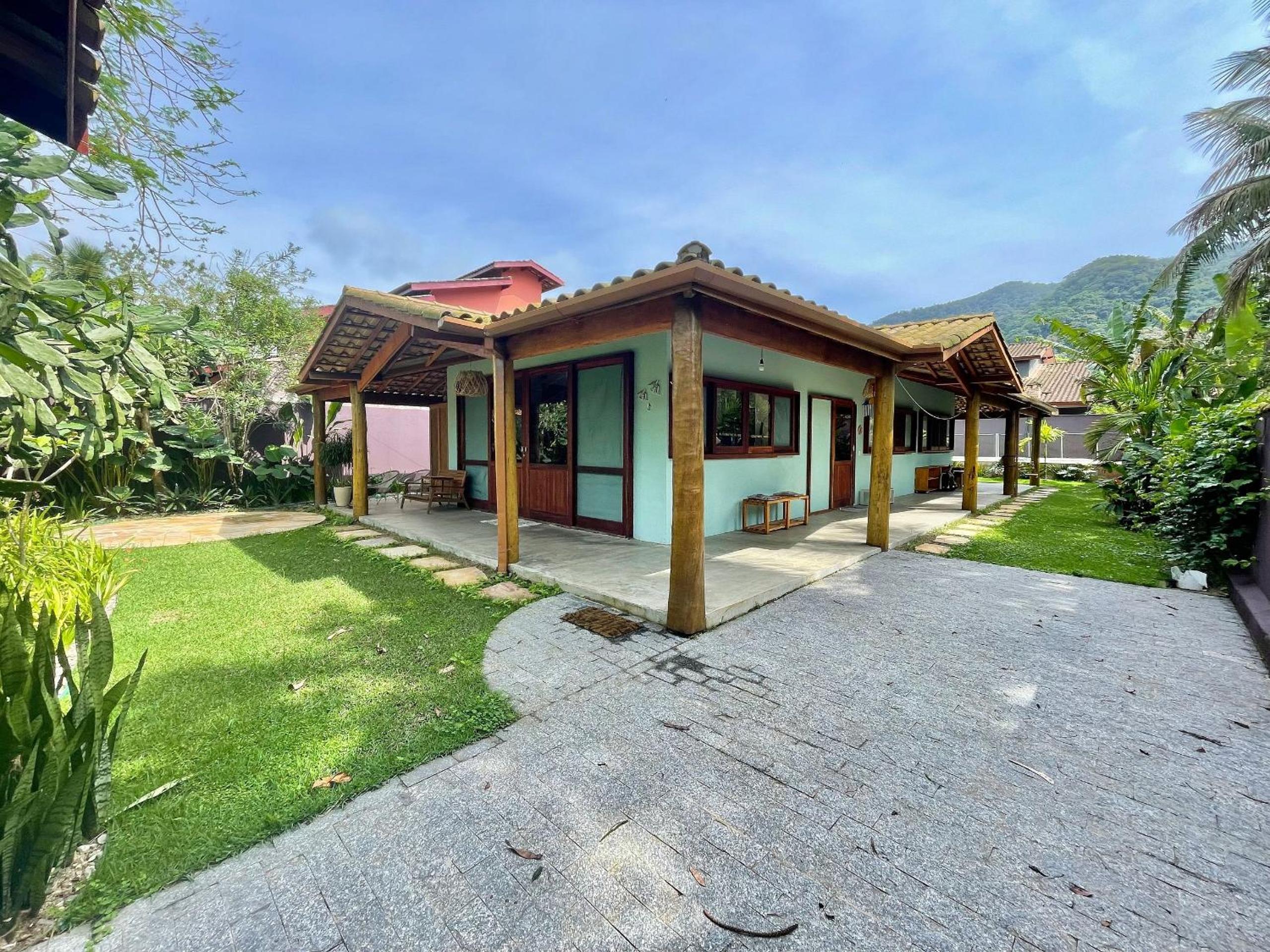 Linda Casa Ressaca 3 quartos c/ piscina