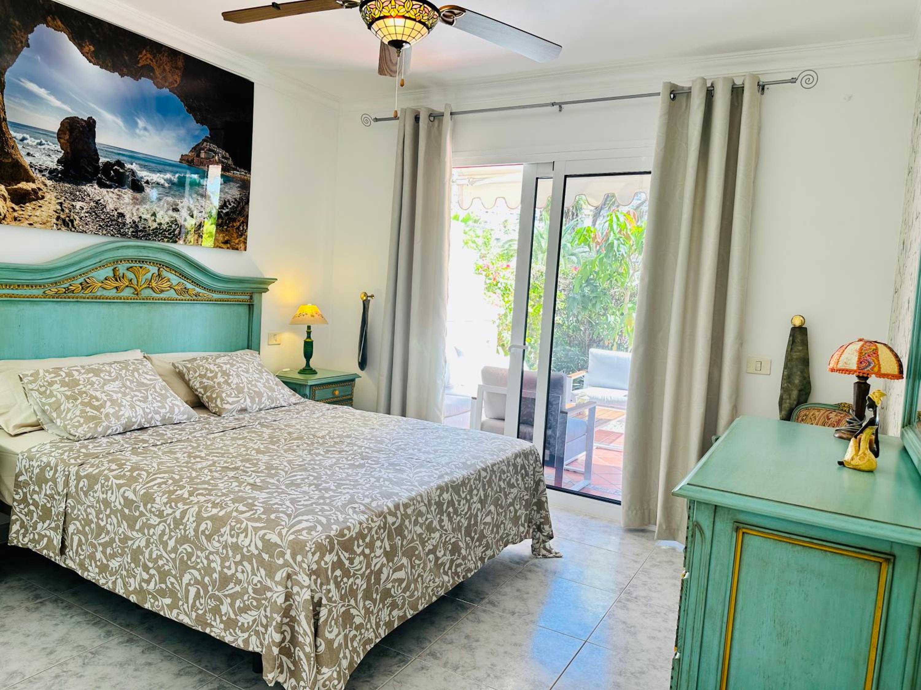 PLAYA DEL CURA - Spacious Beachside Apartment