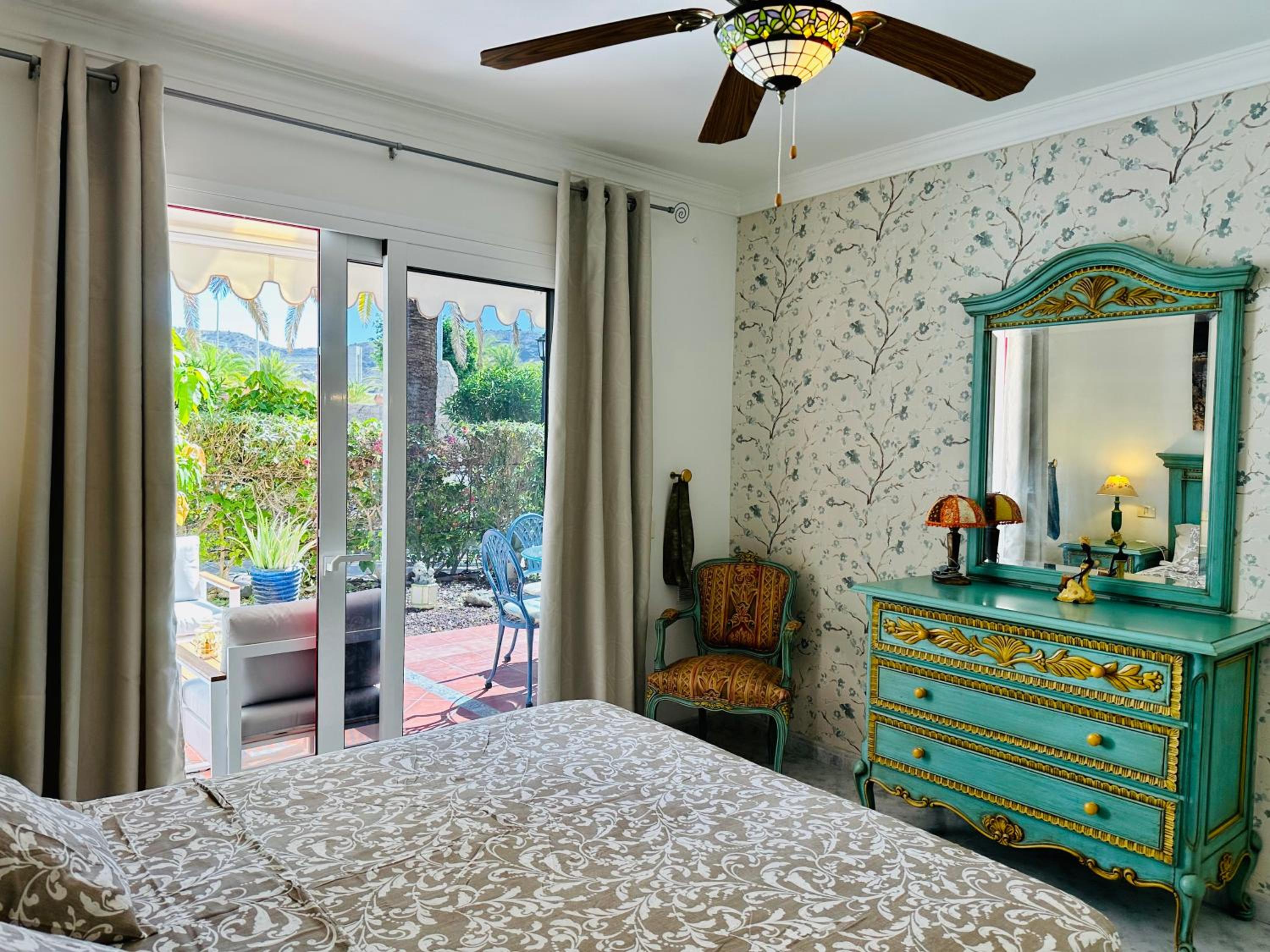 PLAYA DEL CURA - Spacious Beachside Apartment