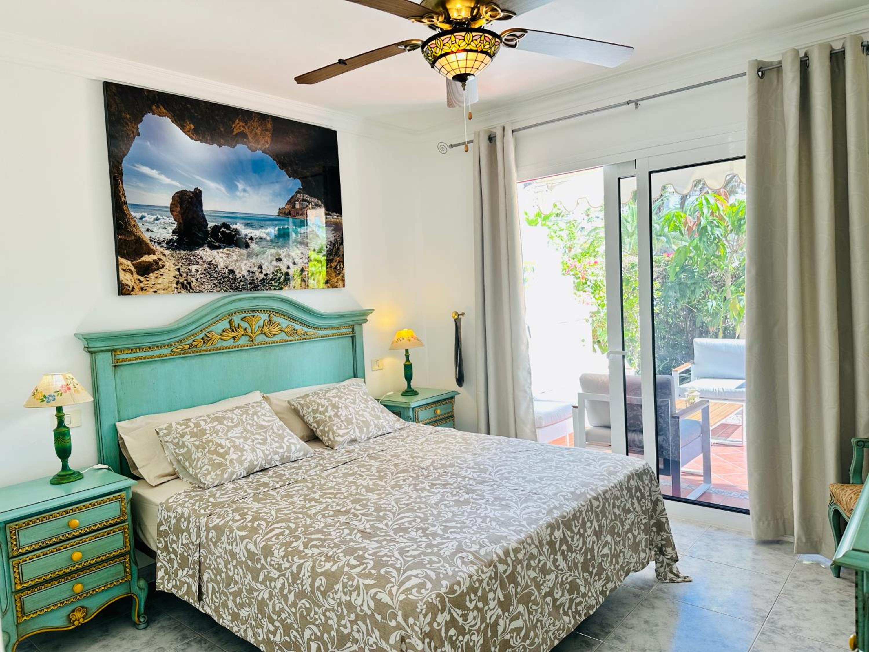 PLAYA DEL CURA - Spacious Beachside Apartment