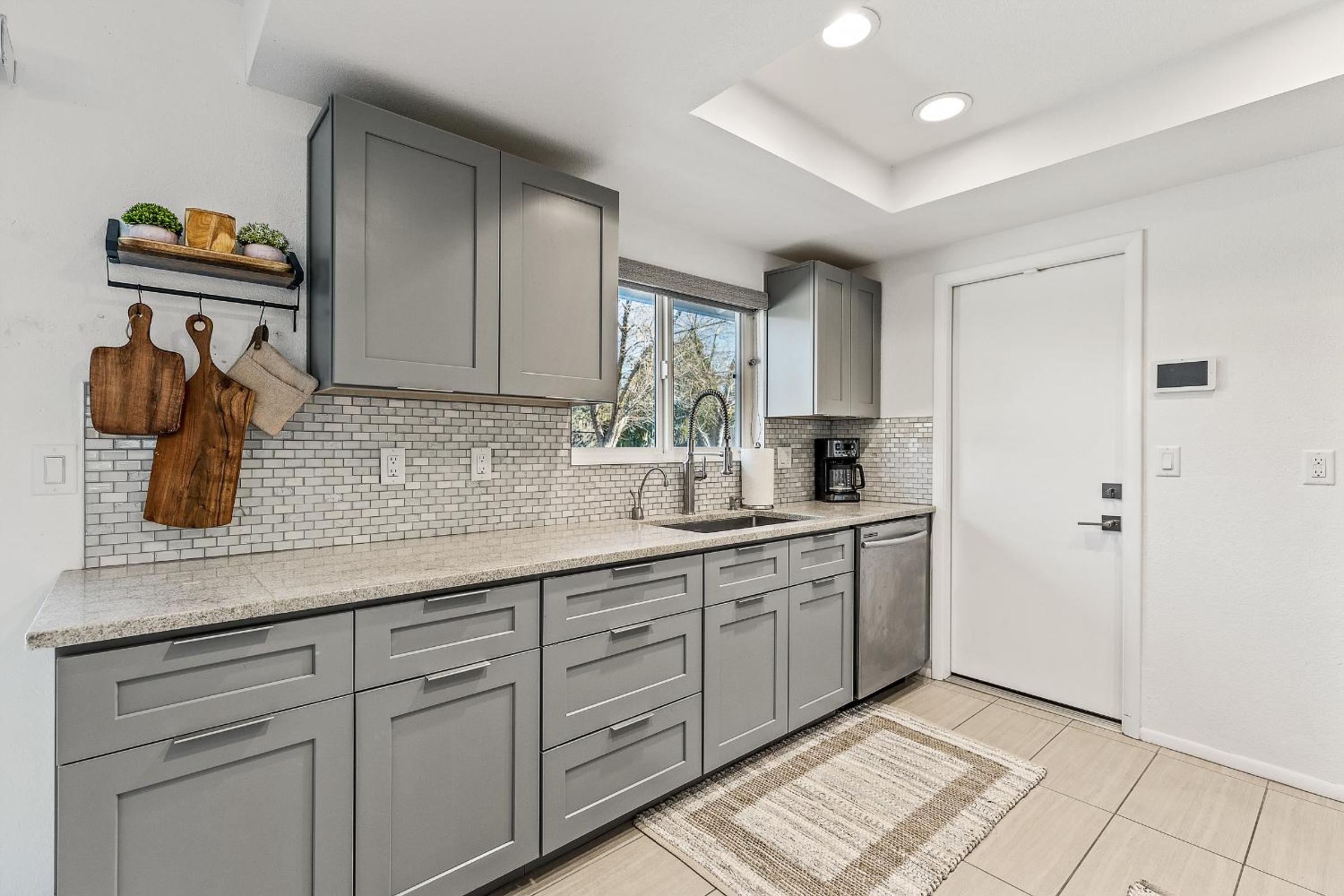 Trendy 3BR in Sedona: Hot Tub/Fire-pit /Central Location view 5
