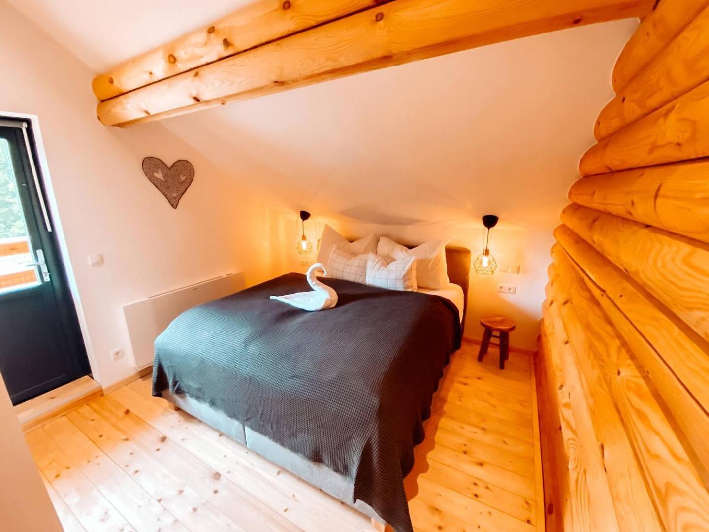 Pur Natur! Wandern und Skifahren - Trahütti Premium Lodges