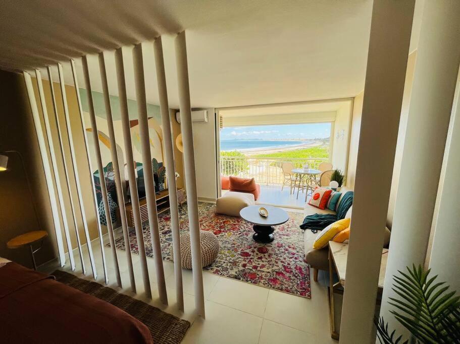Mont Vernon Secret Magnifique studio sur la plage avec piscine Orient Bay