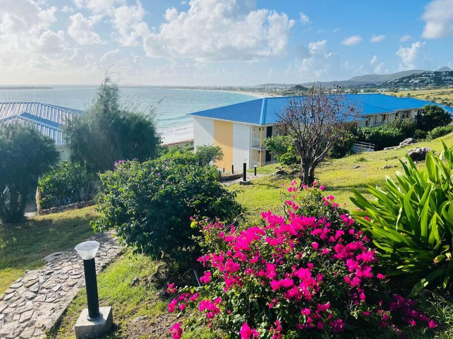 Mont Vernon Secret Magnifique studio sur la plage avec piscine Orient Bay
