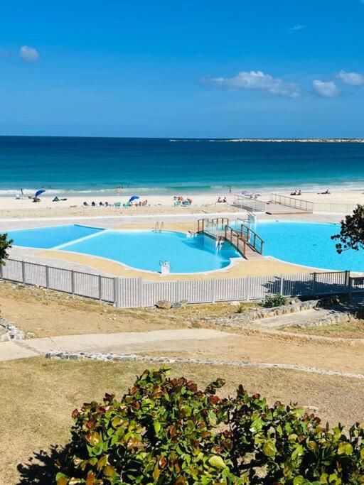 Mont Vernon Secret Magnifique studio sur la plage avec piscine Orient Bay