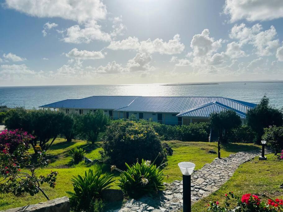 Mont Vernon Secret Magnifique studio sur la plage avec piscine Orient Bay