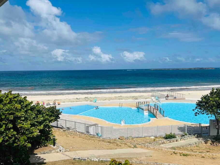 Mont Vernon Secret Magnifique studio sur la plage avec piscine Orient Bay