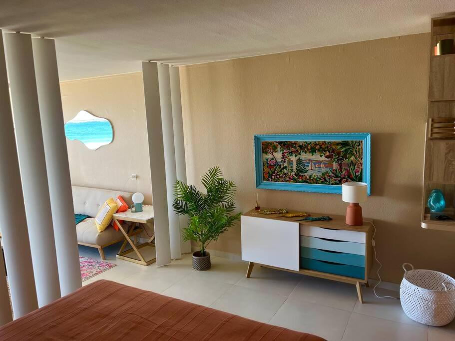 Mont Vernon Secret Magnifique studio sur la plage avec piscine Orient Bay