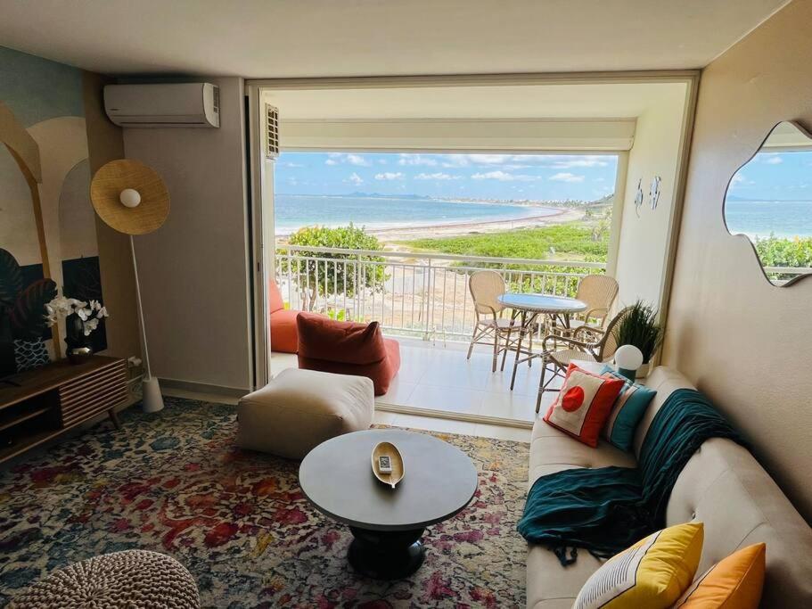 Mont Vernon Secret Magnifique studio sur la plage avec piscine Orient Bay
