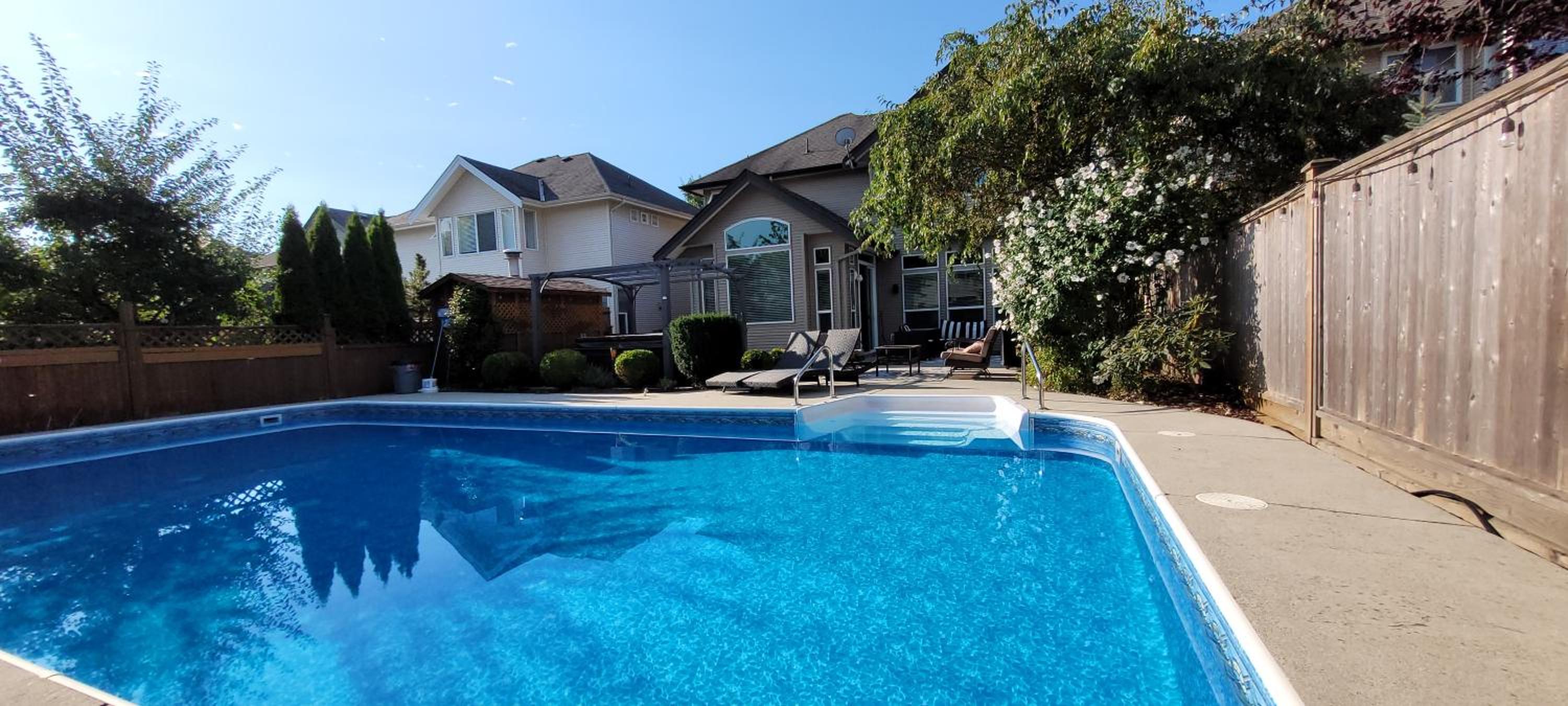 Metropolitan Dream Stay with Saltwater Pool and Hot Tub