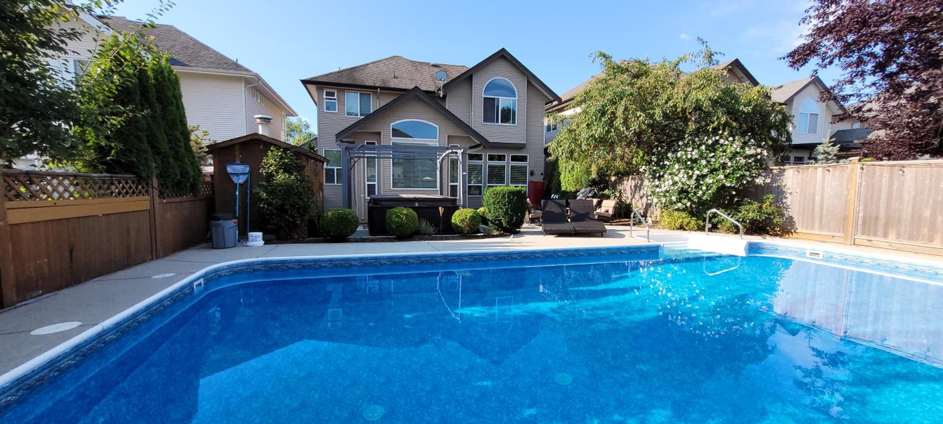 Metropolitan Dream Stay with Saltwater Pool and Hot Tub