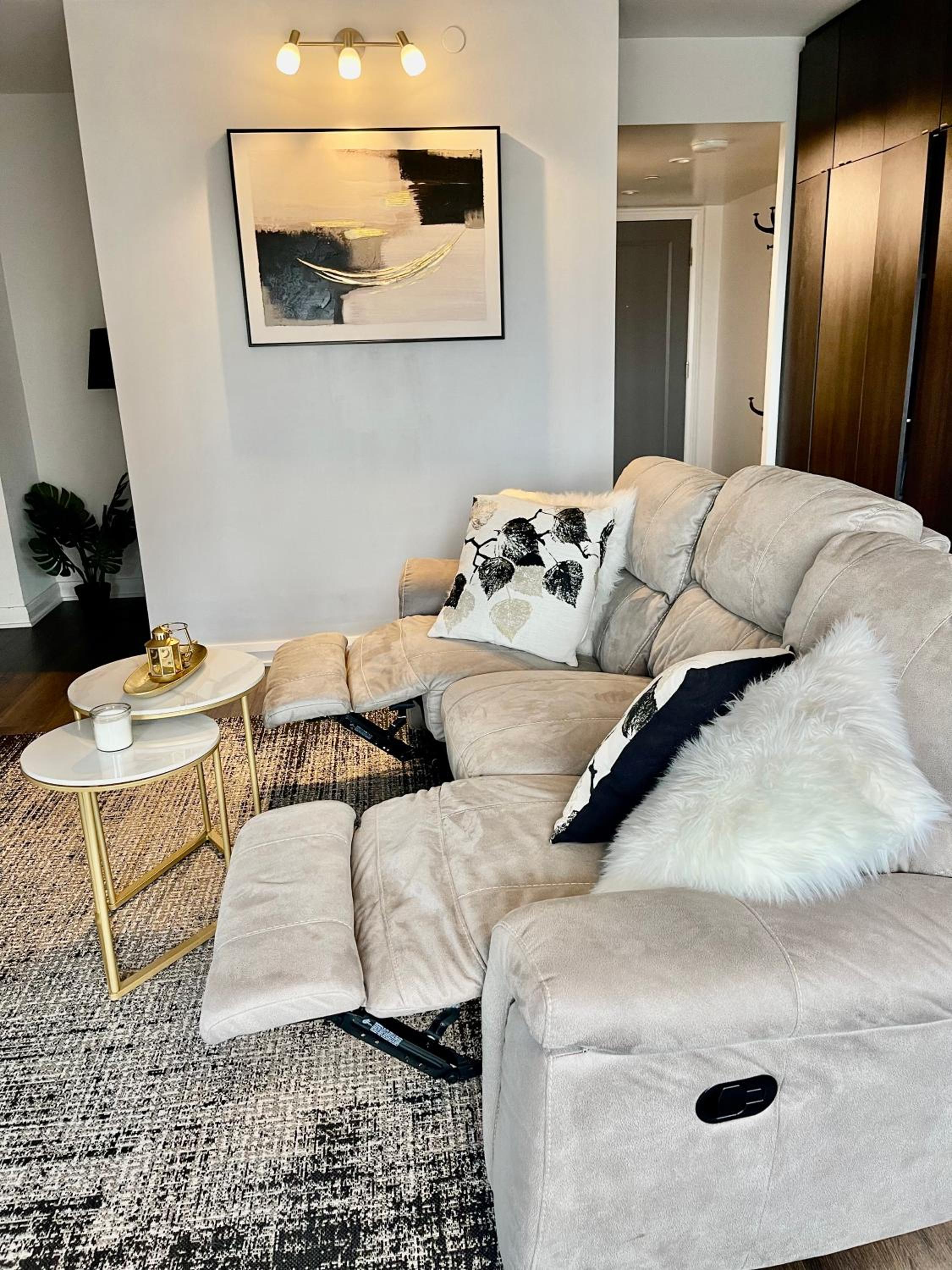 Luxury 3-Beds Apartment in Yorkville with the Best City View in Downtown Toronto