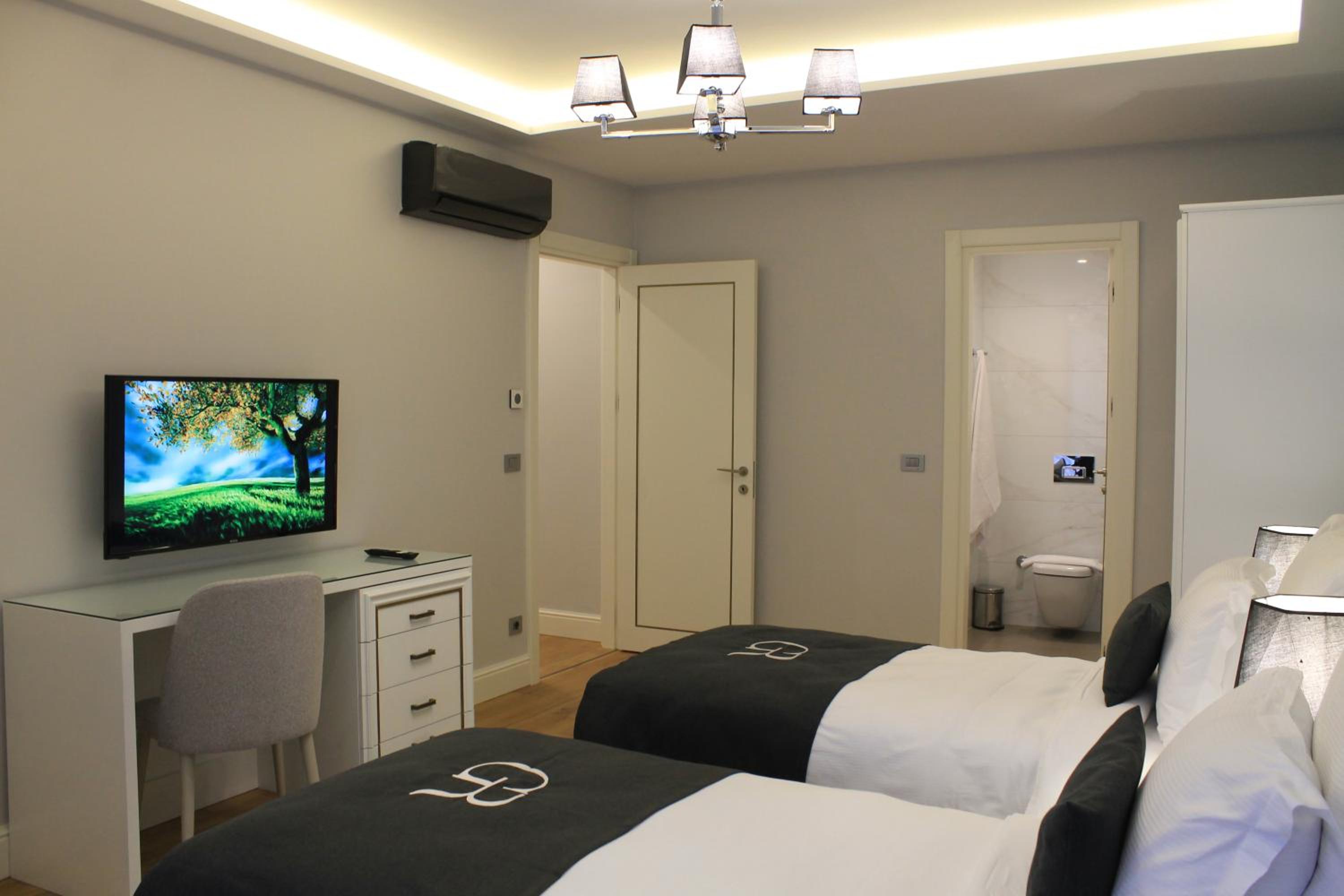 Garlon Residence - Image 126