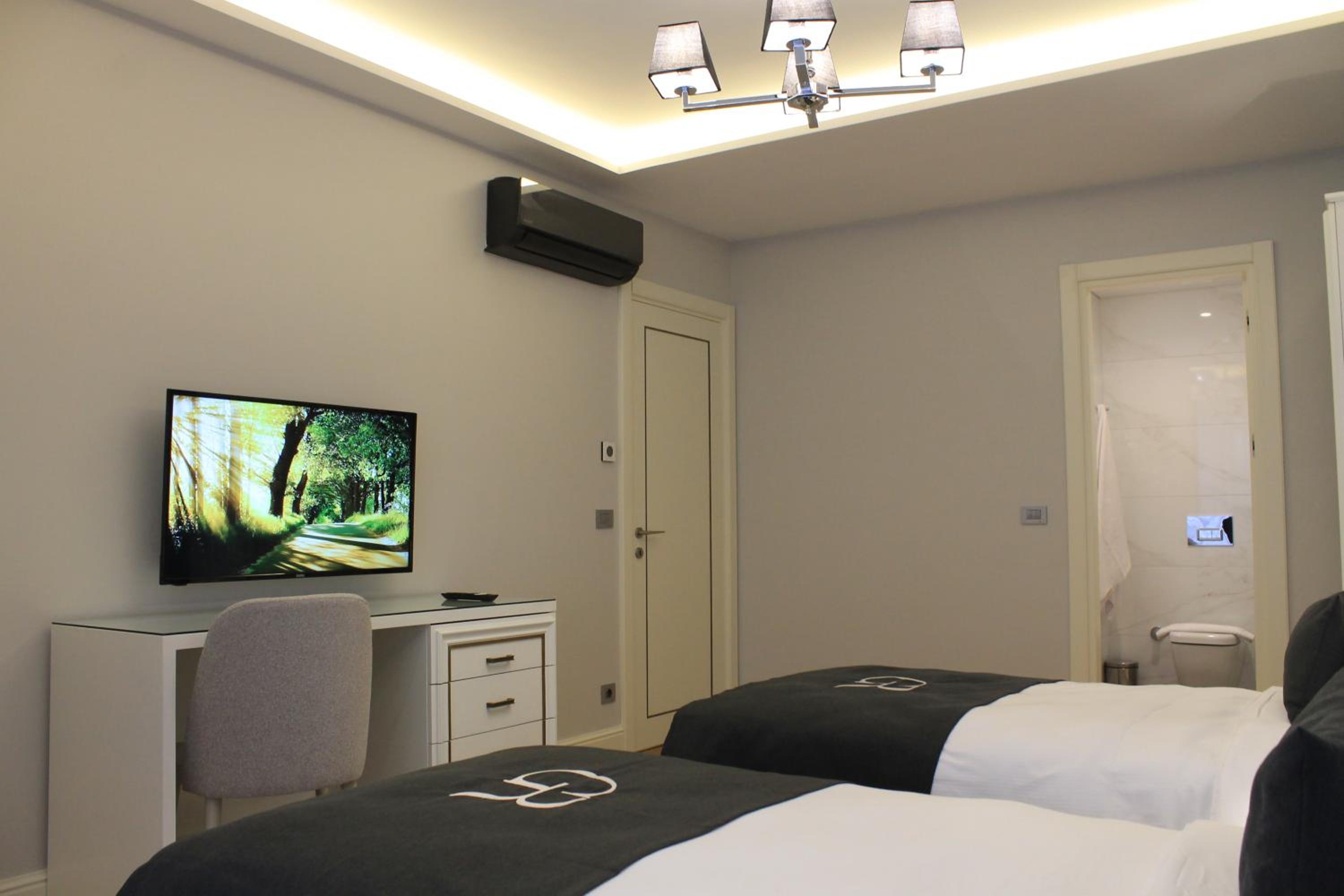 Garlon Residence - Image 128