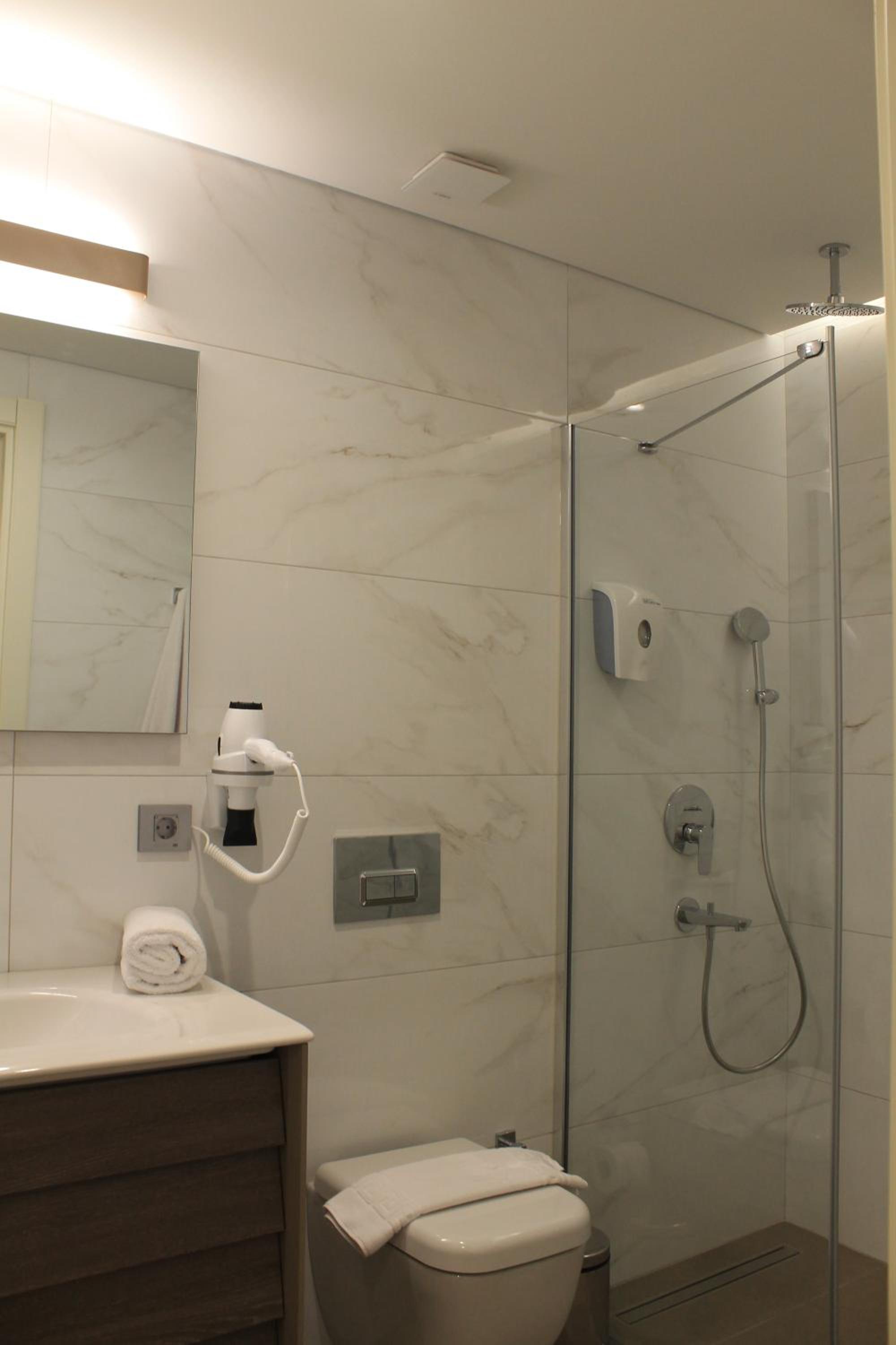 Garlon Residence - Image 144