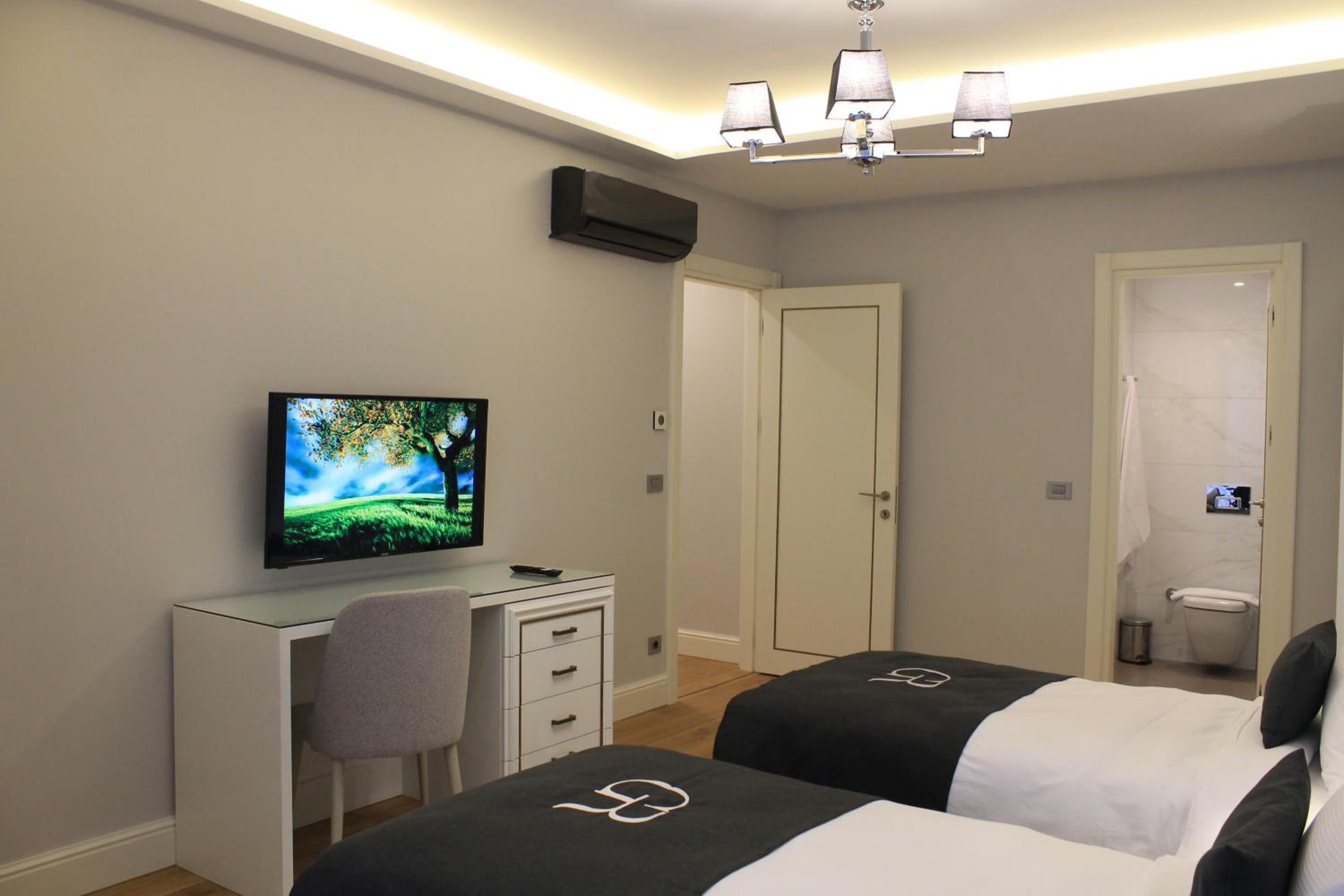 Garlon Residence - Image 135