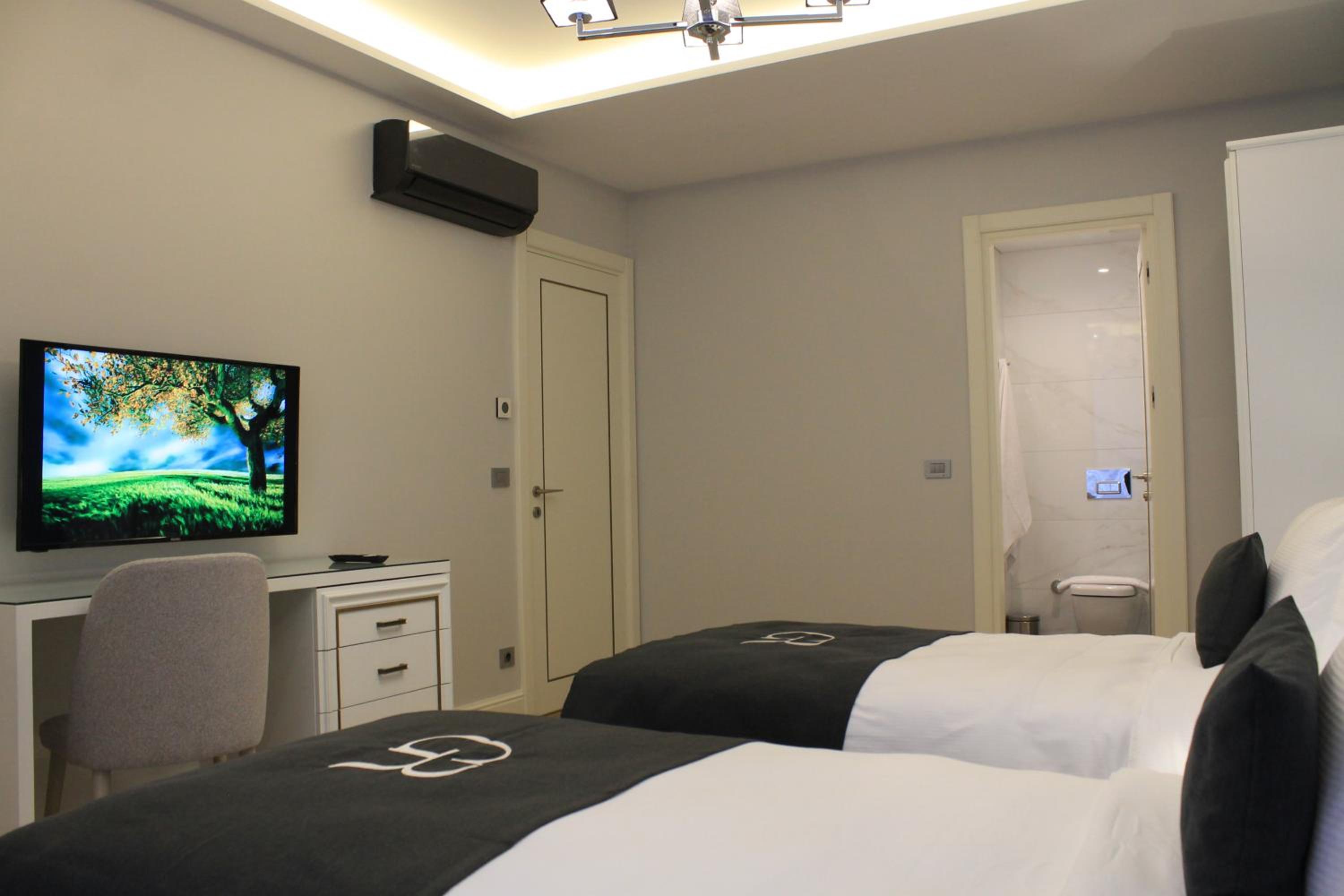 Garlon Residence - Image 142