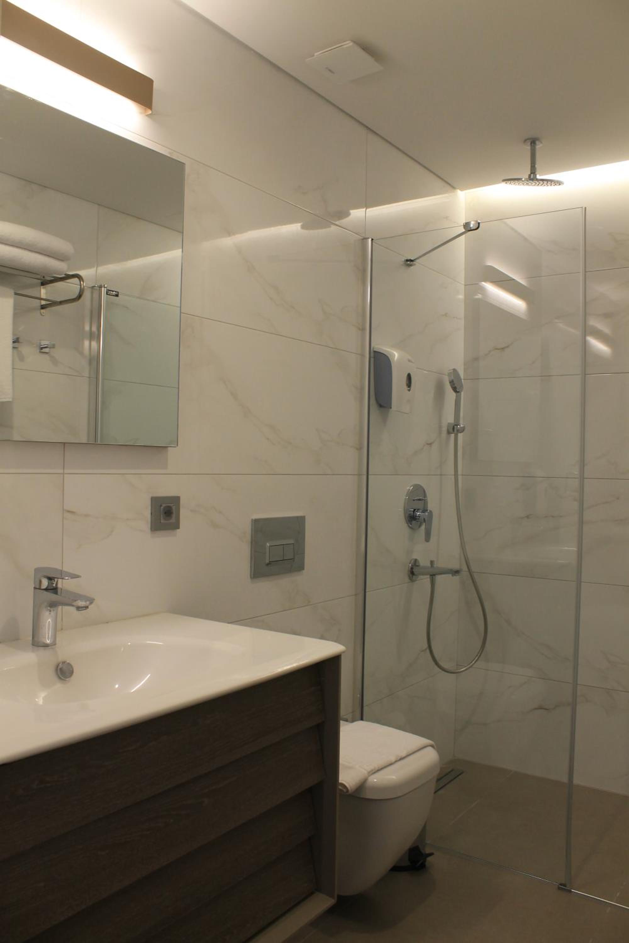 Garlon Residence - Image 151