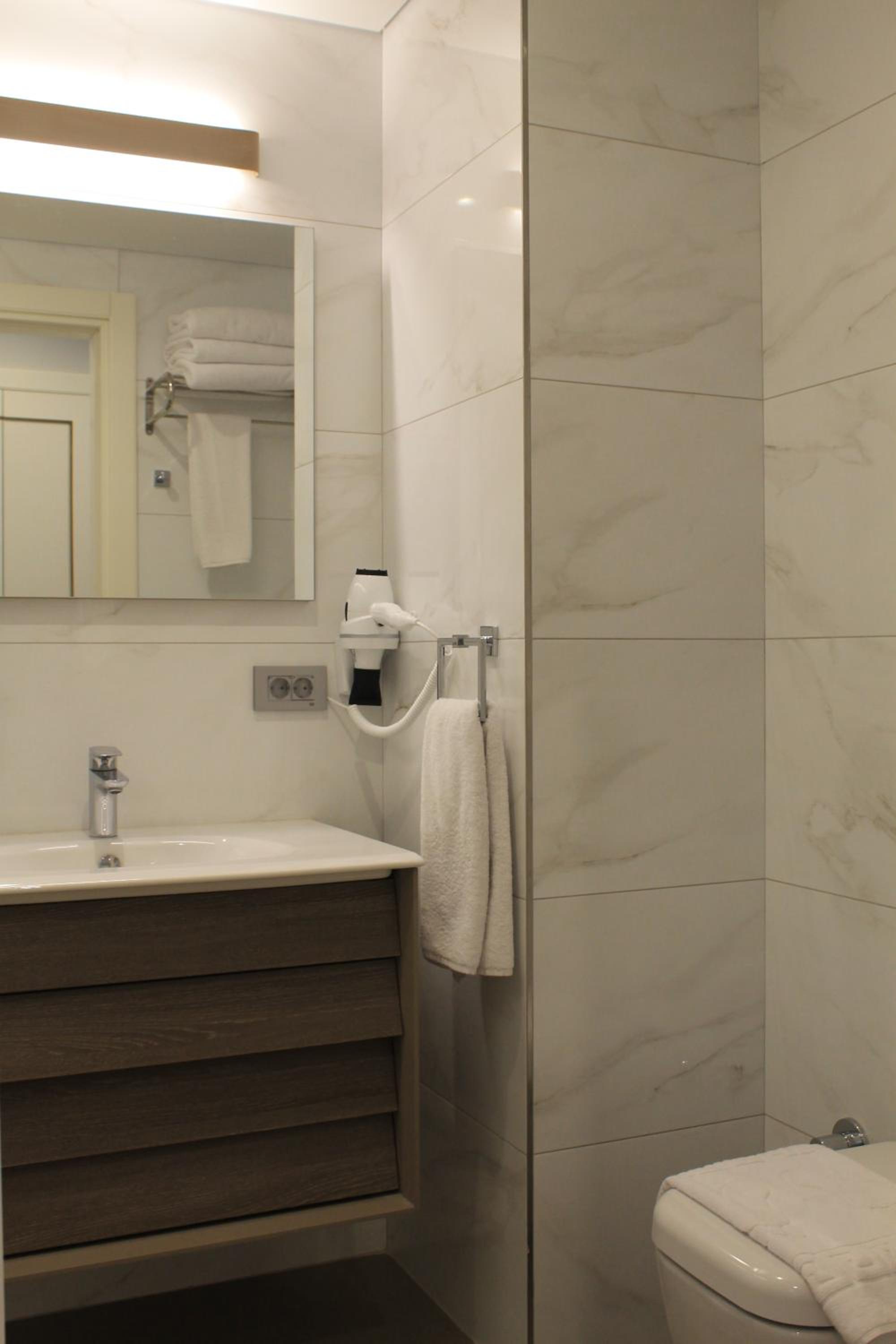 Garlon Residence - Image 159