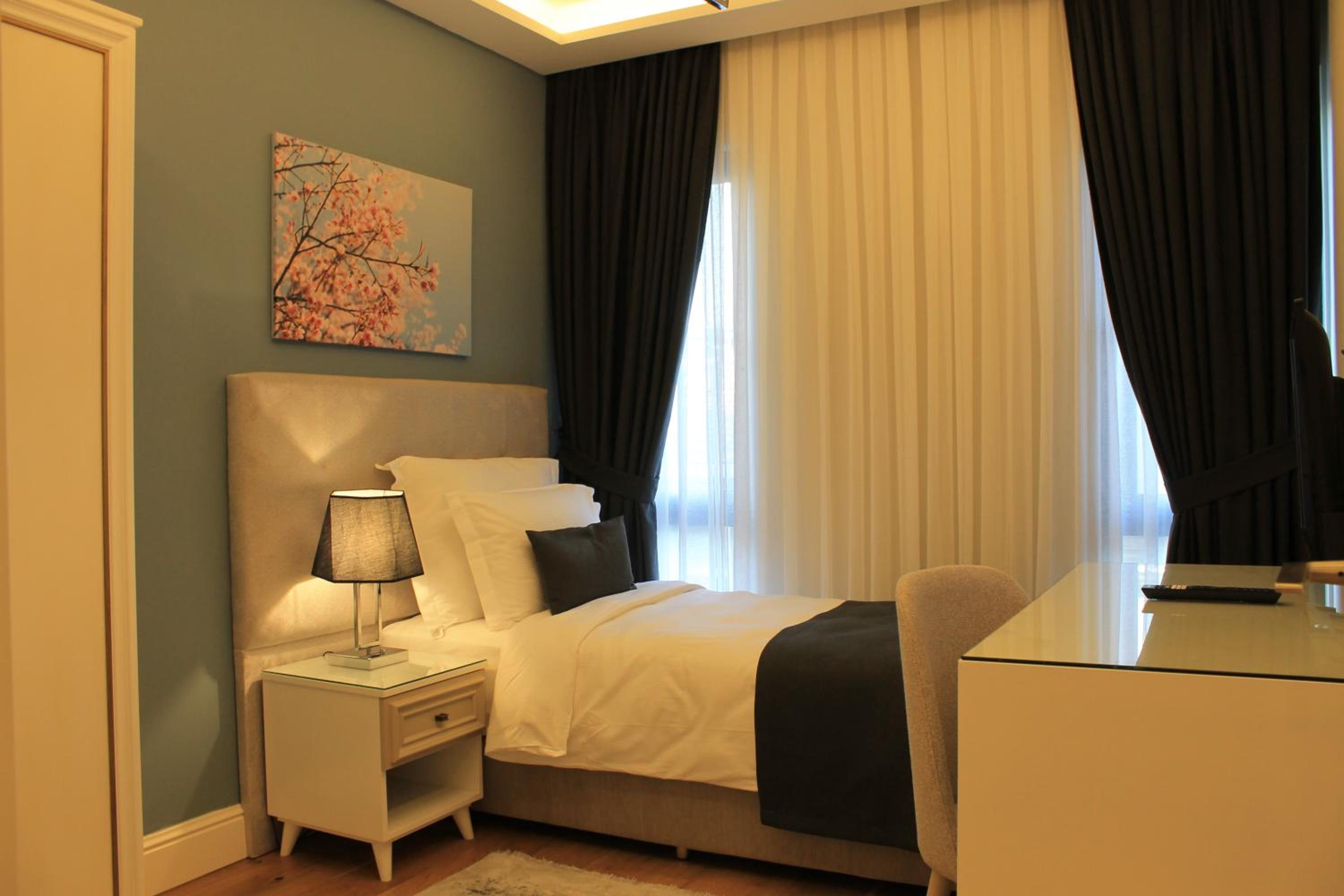 Garlon Residence - Image 166