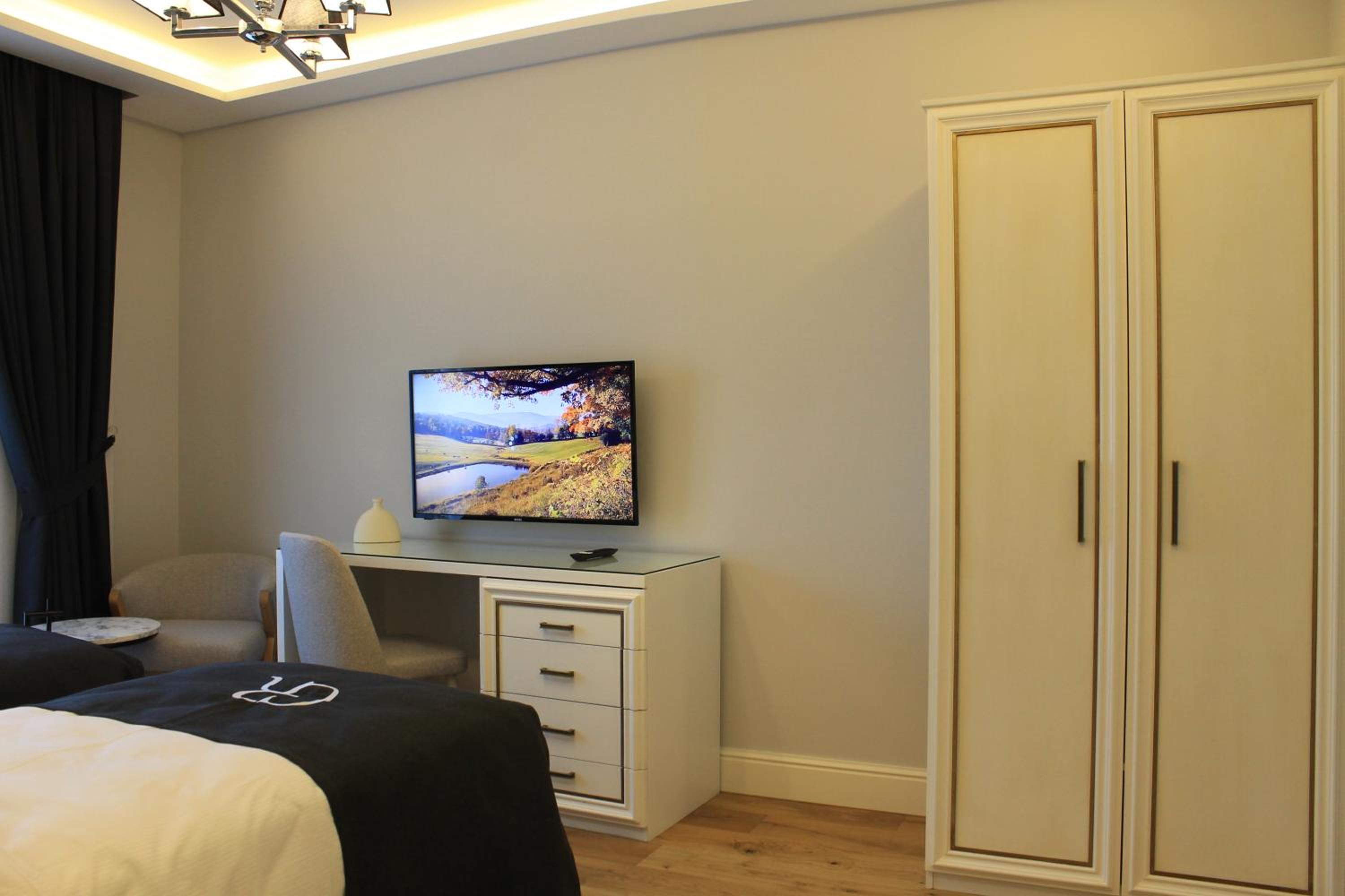 Garlon Residence - Image 177